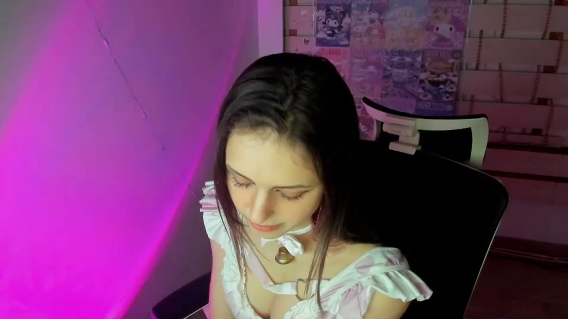 Gallery image thumbnail from Lurenn's myfreecams stream on, 05/05/2024, 24:42 image 9 of 20