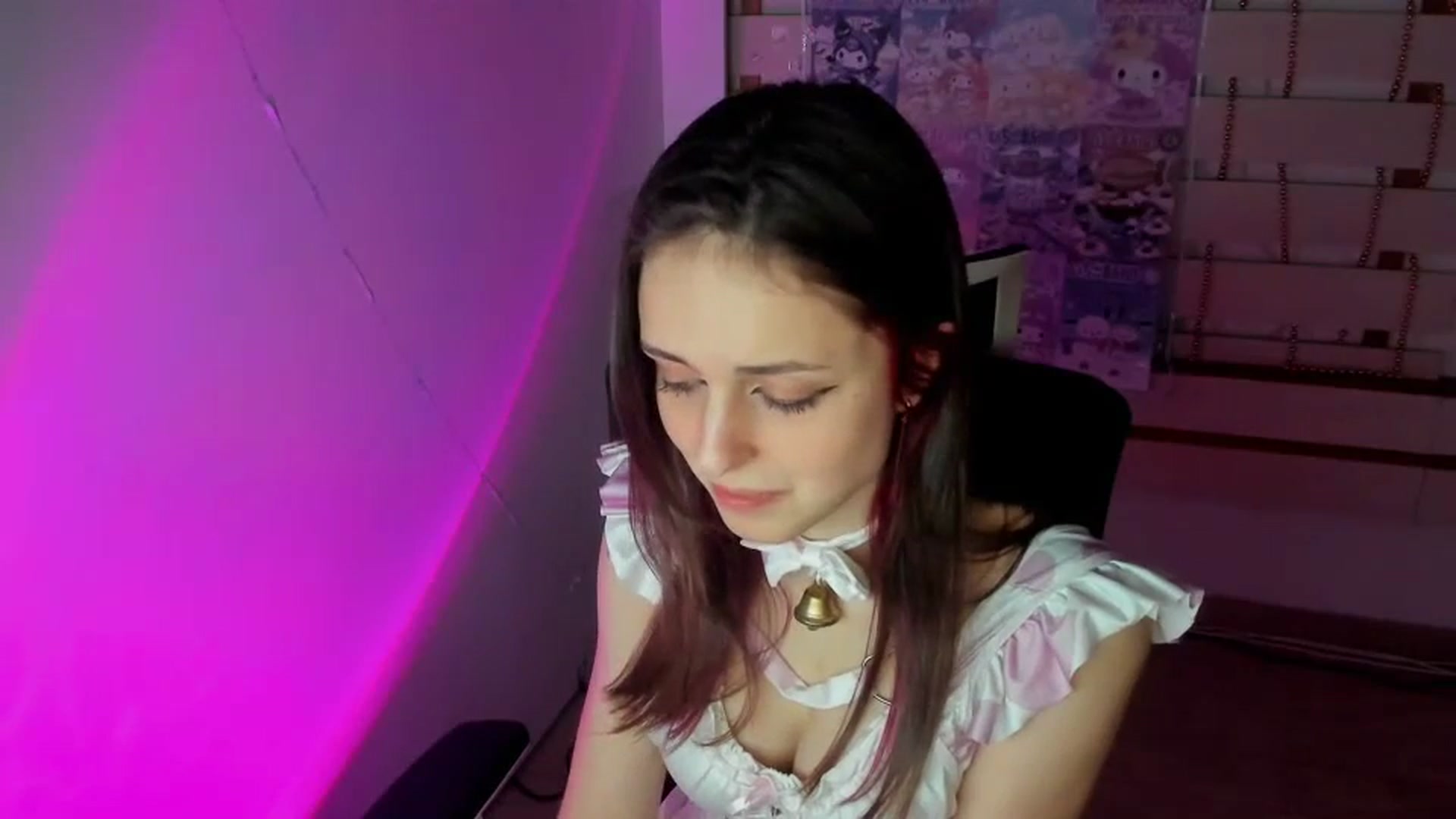 Gallery image thumbnail from Lurenn's myfreecams stream on, 05/05/2024, 24:42 image 11 of 20