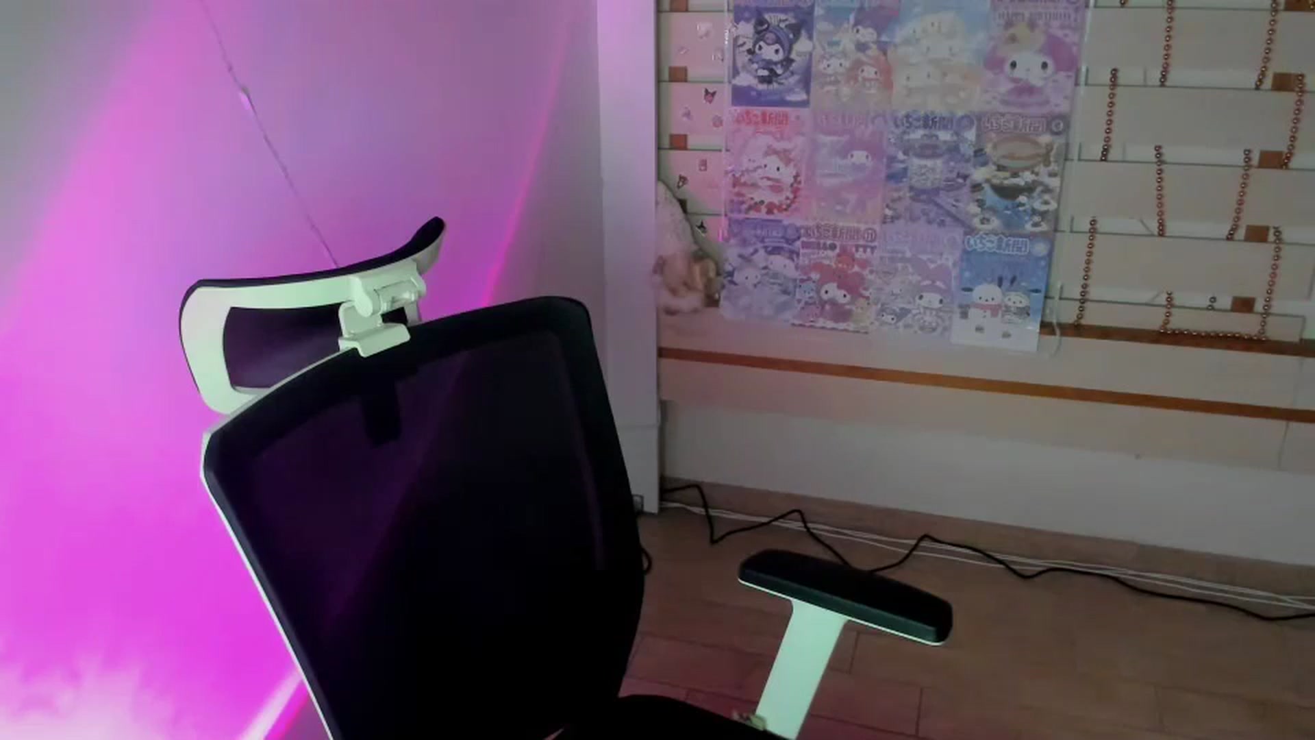 Gallery image thumbnail from Lurenn's myfreecams stream on, 05/05/2024, 24:42 image 2 of 20
