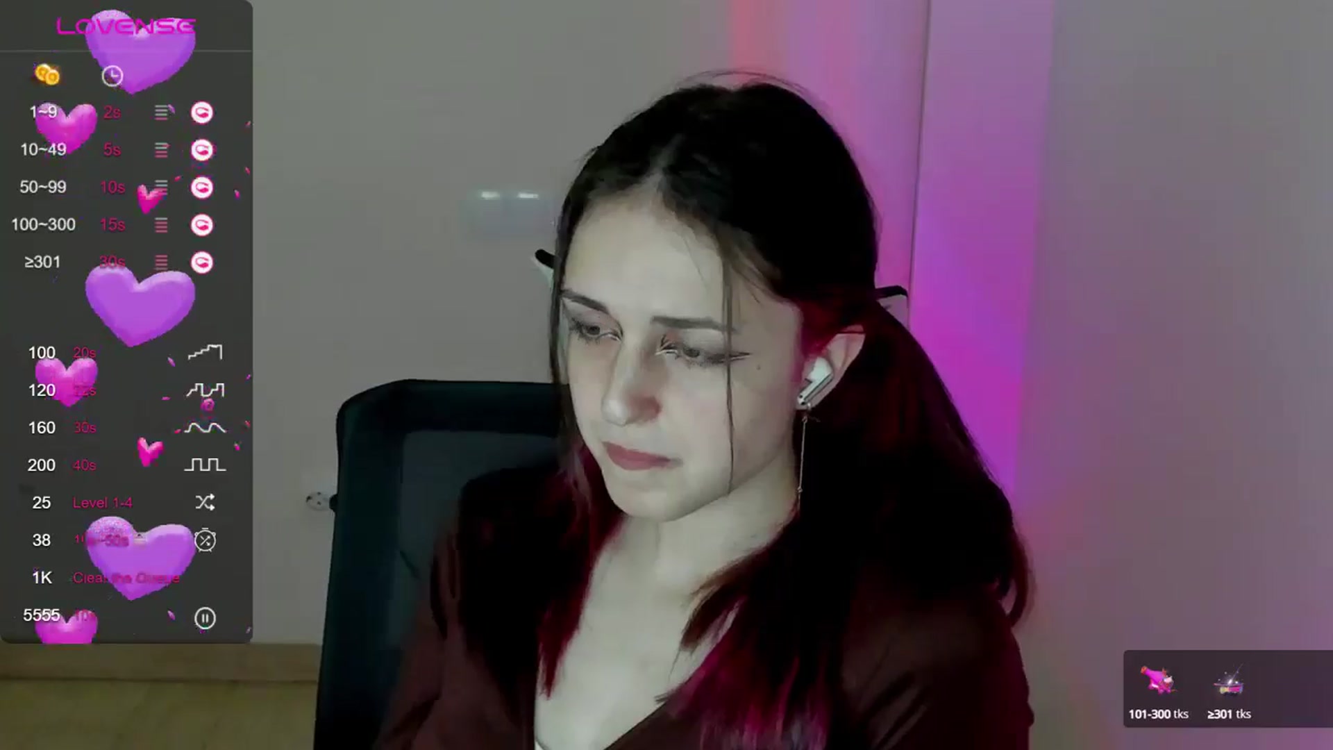 Gallery image thumbnail from Lurenn's myfreecams stream on, 05/12/2024, 13:22 image 16 of 20
