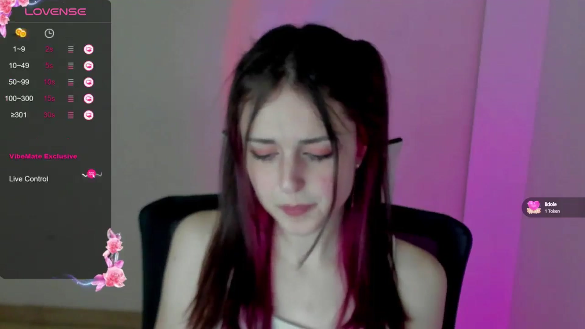 Gallery image thumbnail from Lurenn's myfreecams stream on, 05/17/2024, 13:35 image 18 of 20