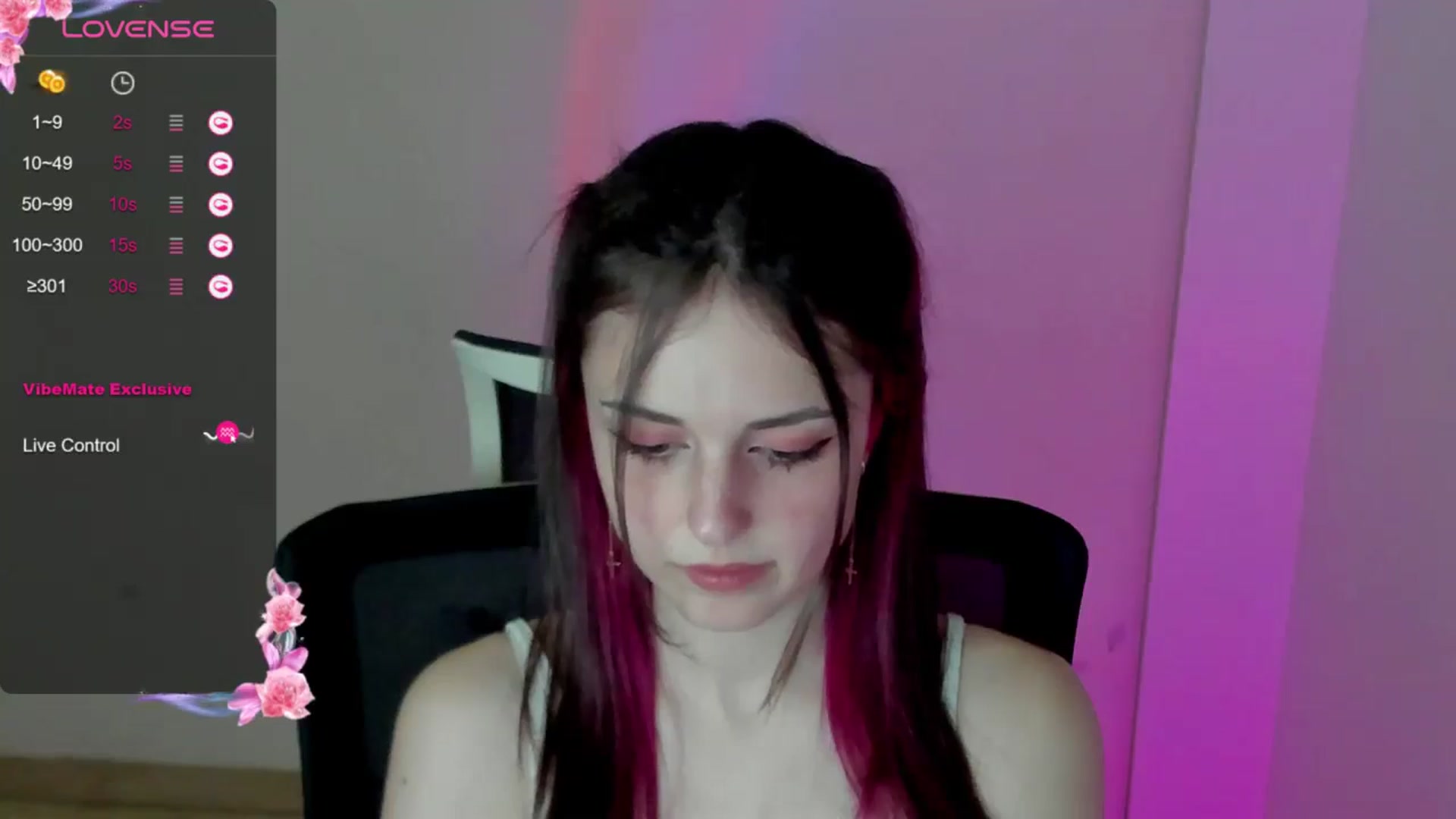 Gallery image thumbnail from Lurenn's myfreecams stream on, 05/17/2024, 13:35 image 3 of 20