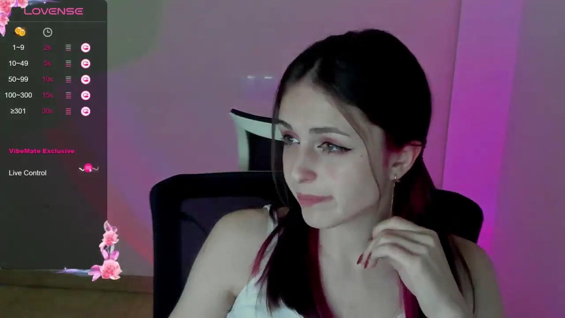 Gallery image thumbnail from Lurenn's myfreecams stream on, 05/17/2024, 17:18 image 17 of 20