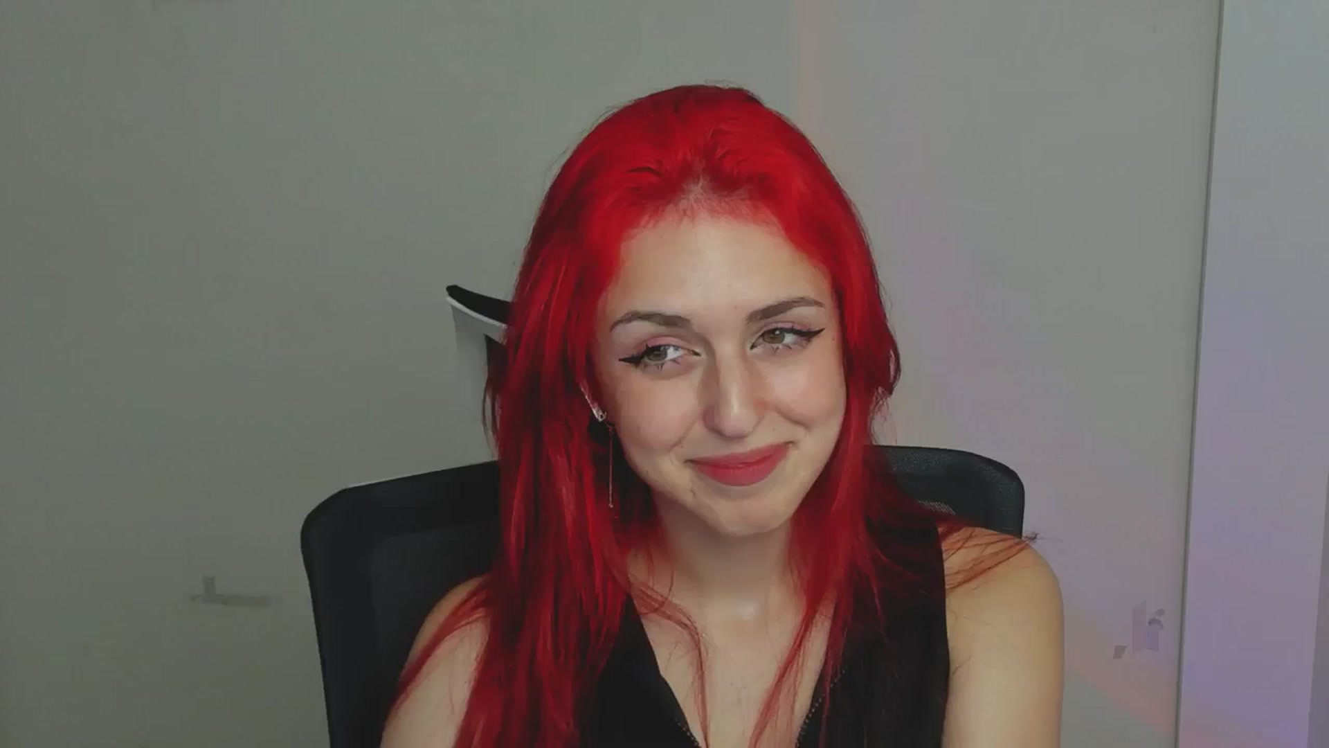 Gallery image thumbnail from Lurenn's myfreecams stream on, 07/06/2024, 17:36 image 13 of 20