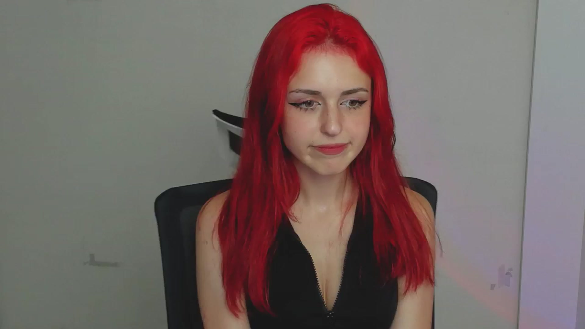 Gallery image thumbnail from Lurenn's myfreecams stream on, 07/06/2024, 17:36 image 3 of 20