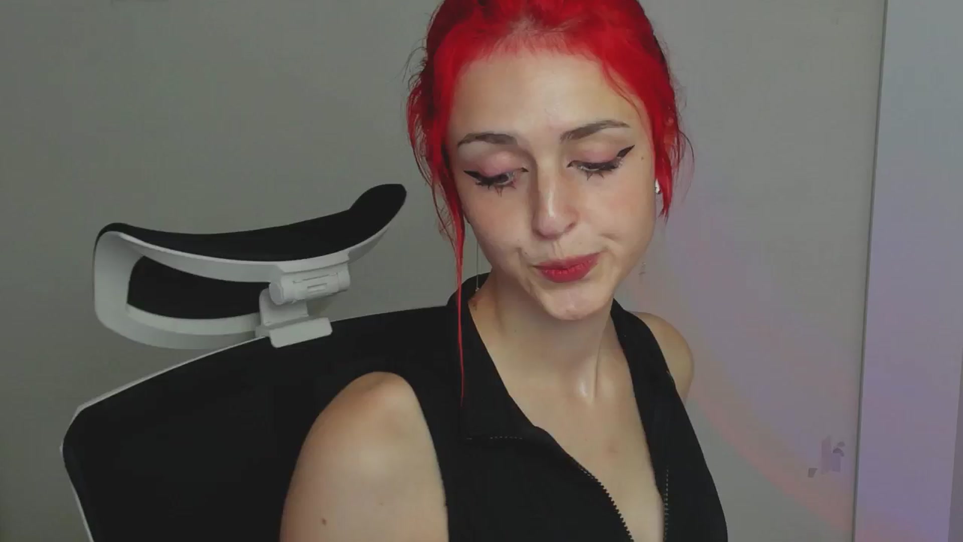 Gallery image thumbnail from Lurenn's myfreecams stream on, 07/06/2024, 17:36 image 11 of 20