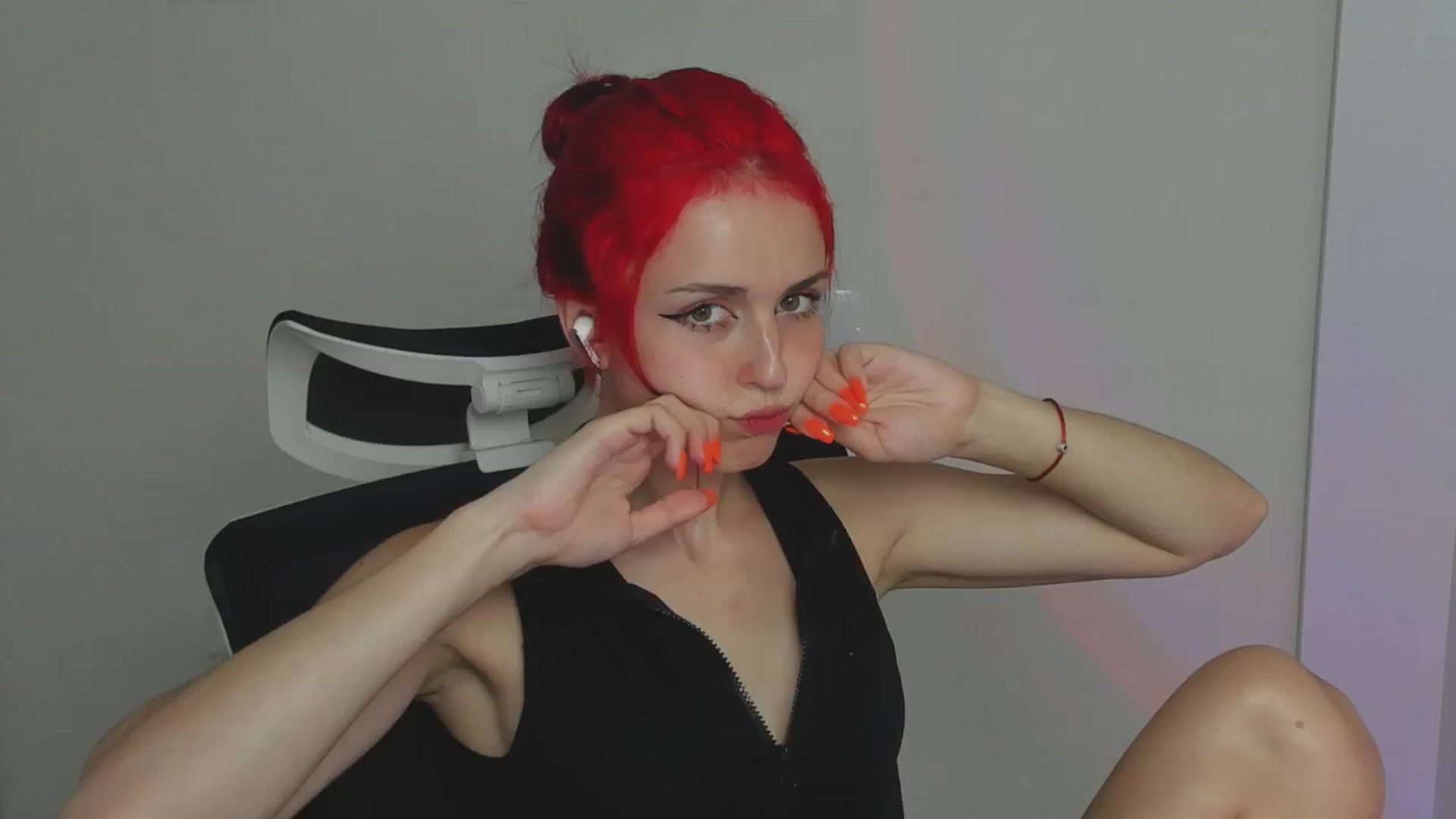 Gallery image thumbnail from Lurenn's myfreecams stream on, 07/06/2024, 17:36 image 7 of 20