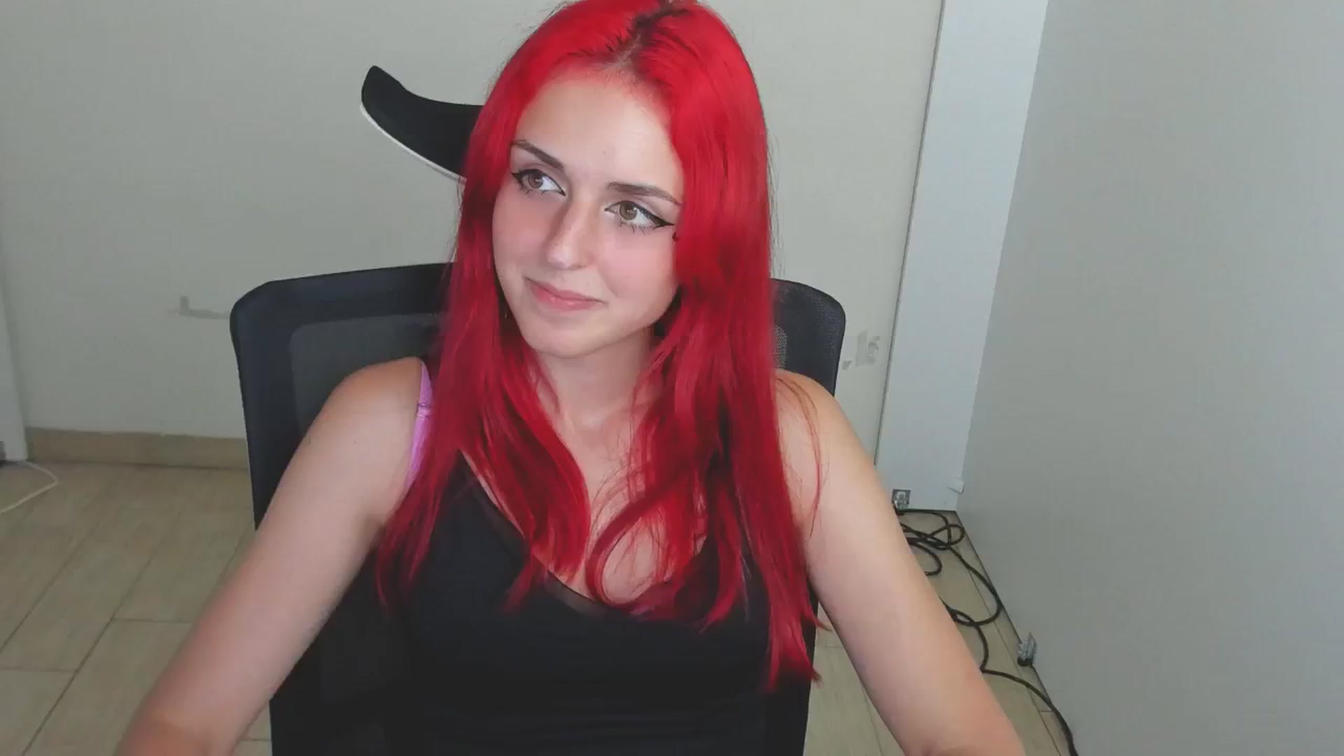Gallery image thumbnail from Lurenn's myfreecams stream on, 07/21/2024, 17:24 image 9 of 20