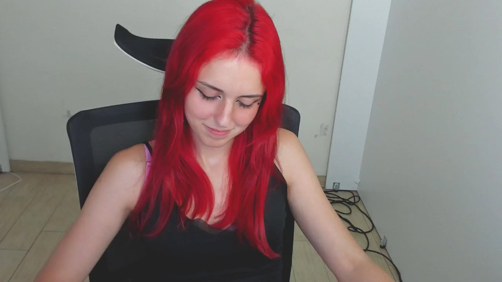 Gallery image thumbnail from Lurenn's myfreecams stream on, 07/21/2024, 17:24 image 6 of 20