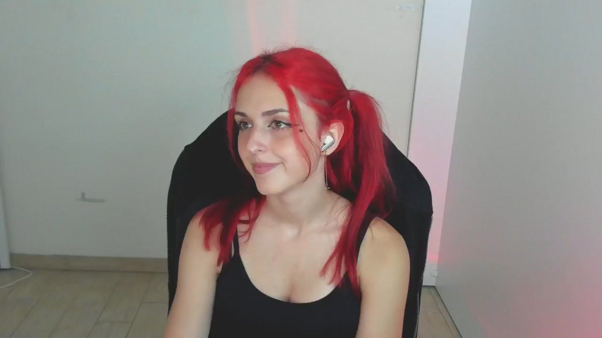 Gallery image thumbnail from Lurenn's myfreecams stream on, 07/24/2024, 20:55 image 15 of 20