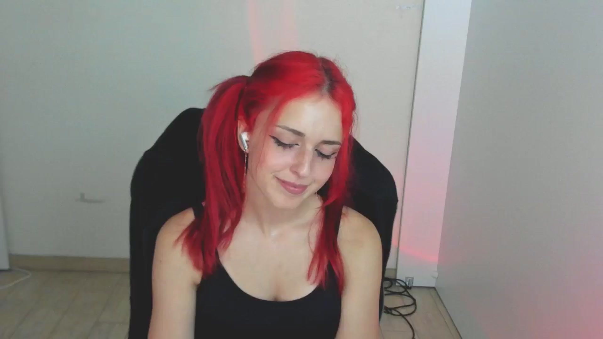 Gallery image thumbnail from Lurenn's myfreecams stream on, 07/24/2024, 20:55 image 18 of 20