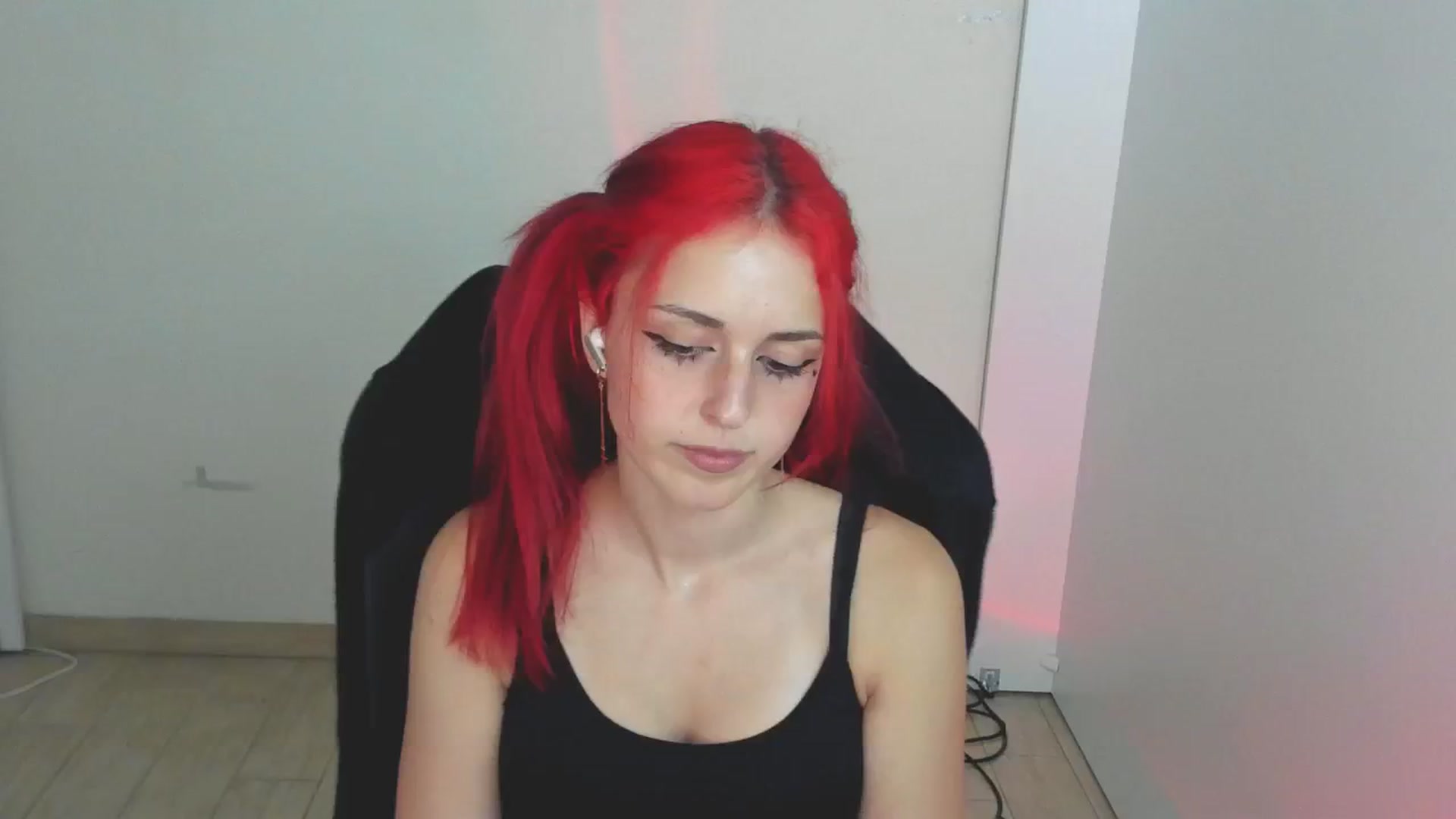 Gallery image thumbnail from Lurenn's myfreecams stream on, 07/24/2024, 20:55 image 9 of 20