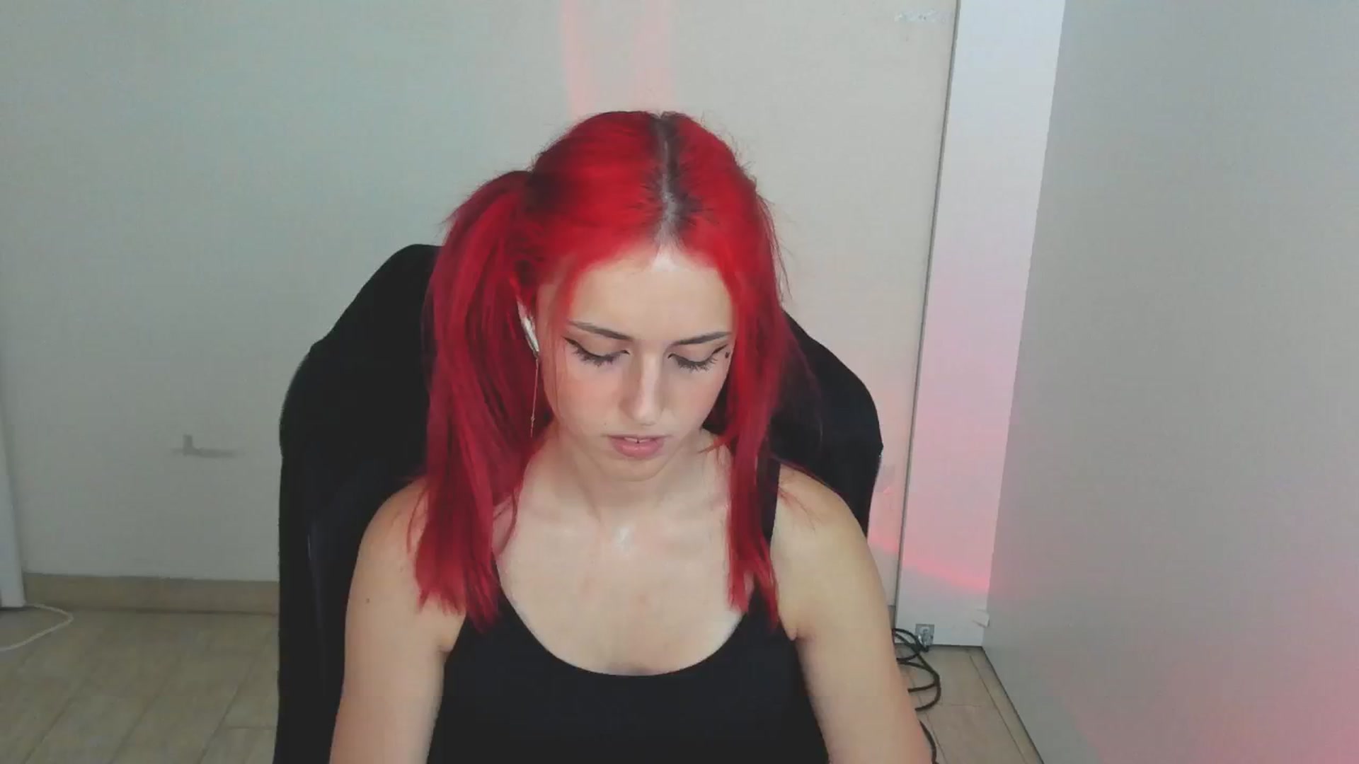 Gallery image thumbnail from Lurenn's myfreecams stream on, 07/24/2024, 20:55 image 12 of 20