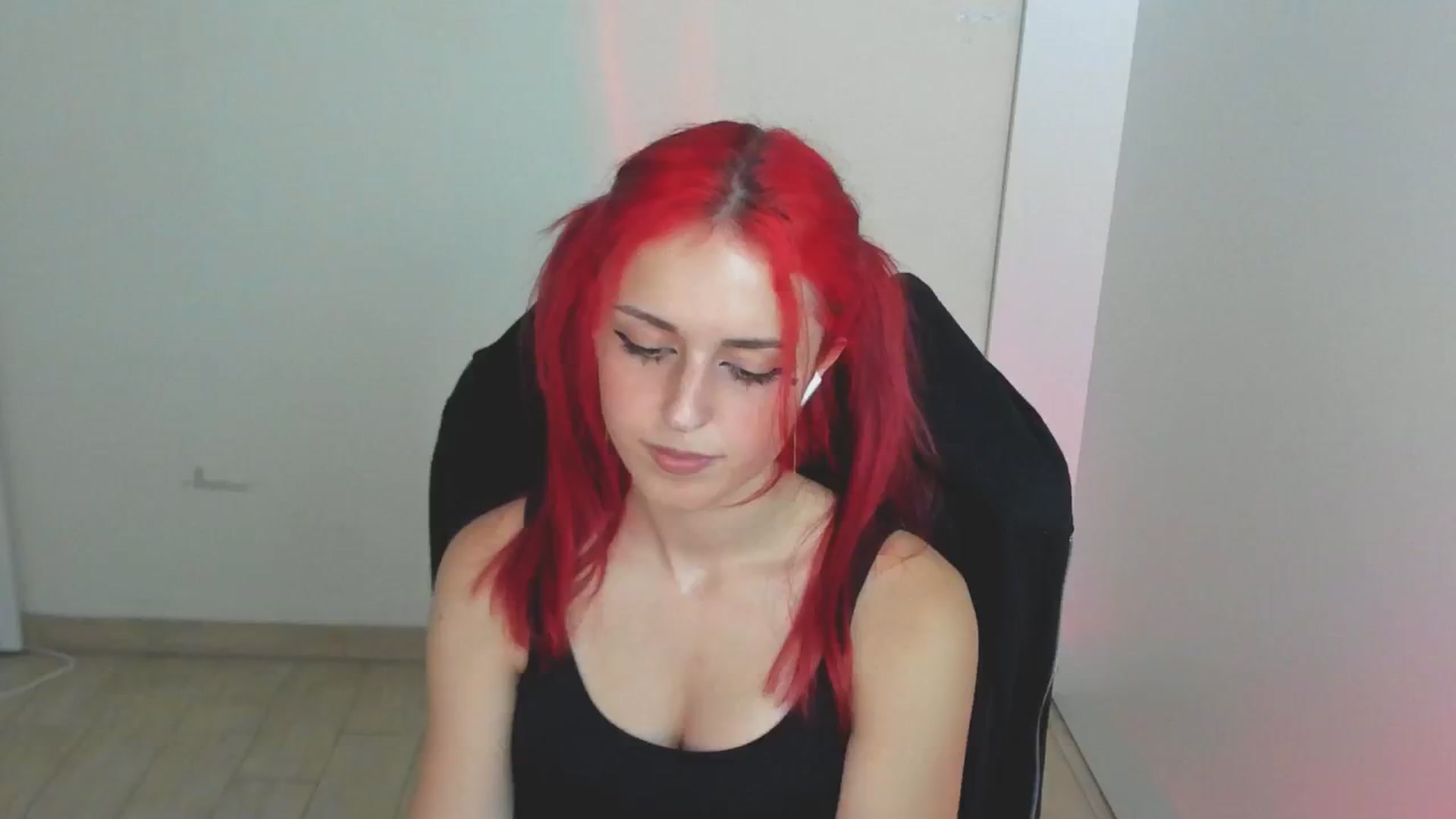 Gallery image thumbnail from Lurenn's myfreecams stream on, 07/24/2024, 20:55 image 17 of 20