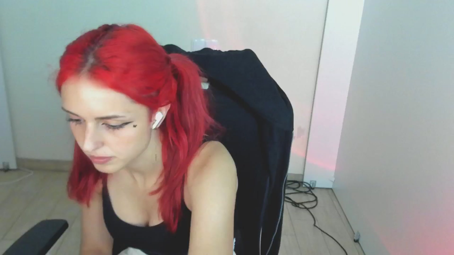 Gallery image thumbnail from Lurenn's myfreecams stream on, 07/24/2024, 22:21 image 3 of 20