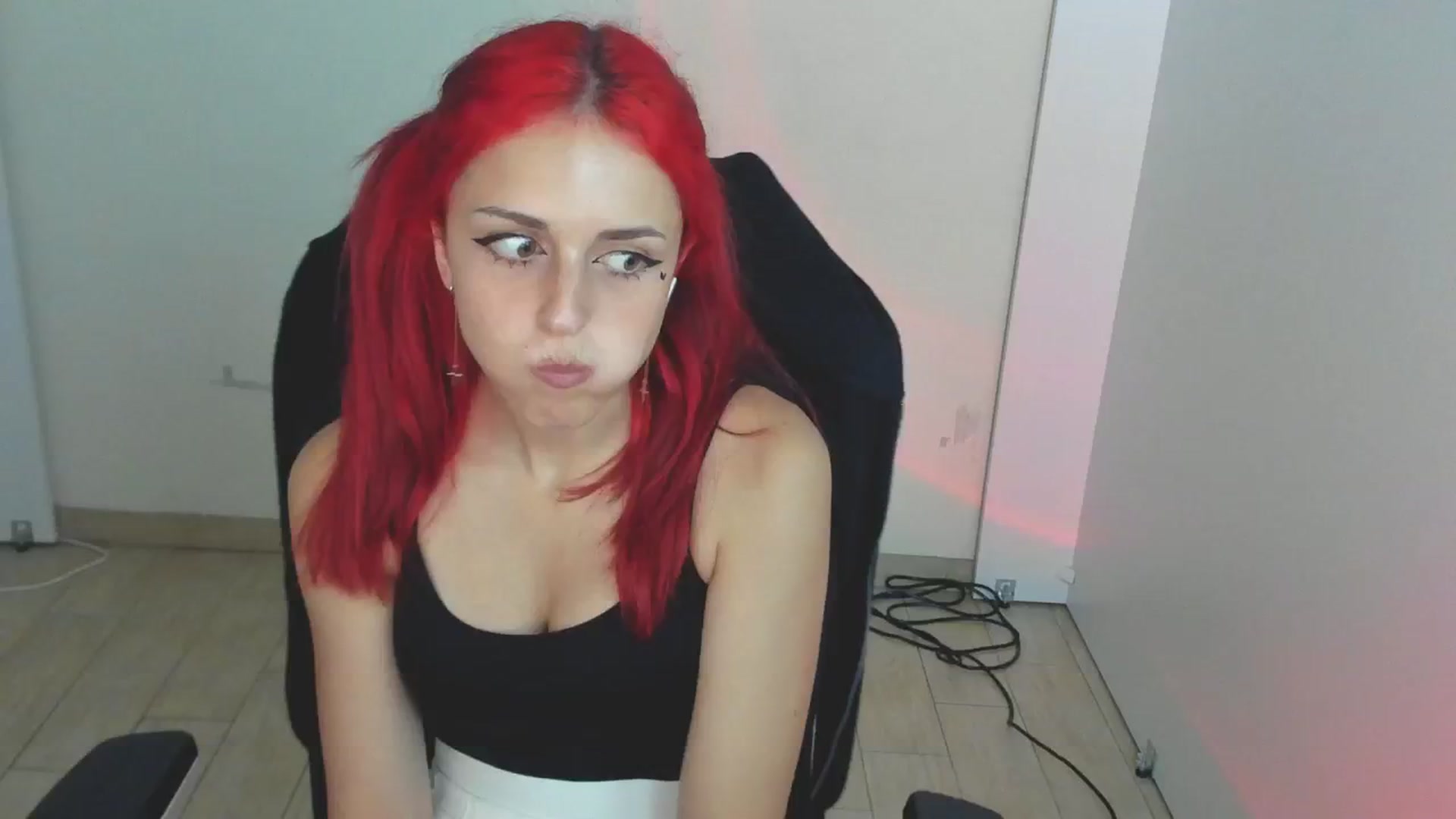 Gallery image thumbnail from Lurenn's myfreecams stream on, 07/24/2024, 22:21 image 4 of 20