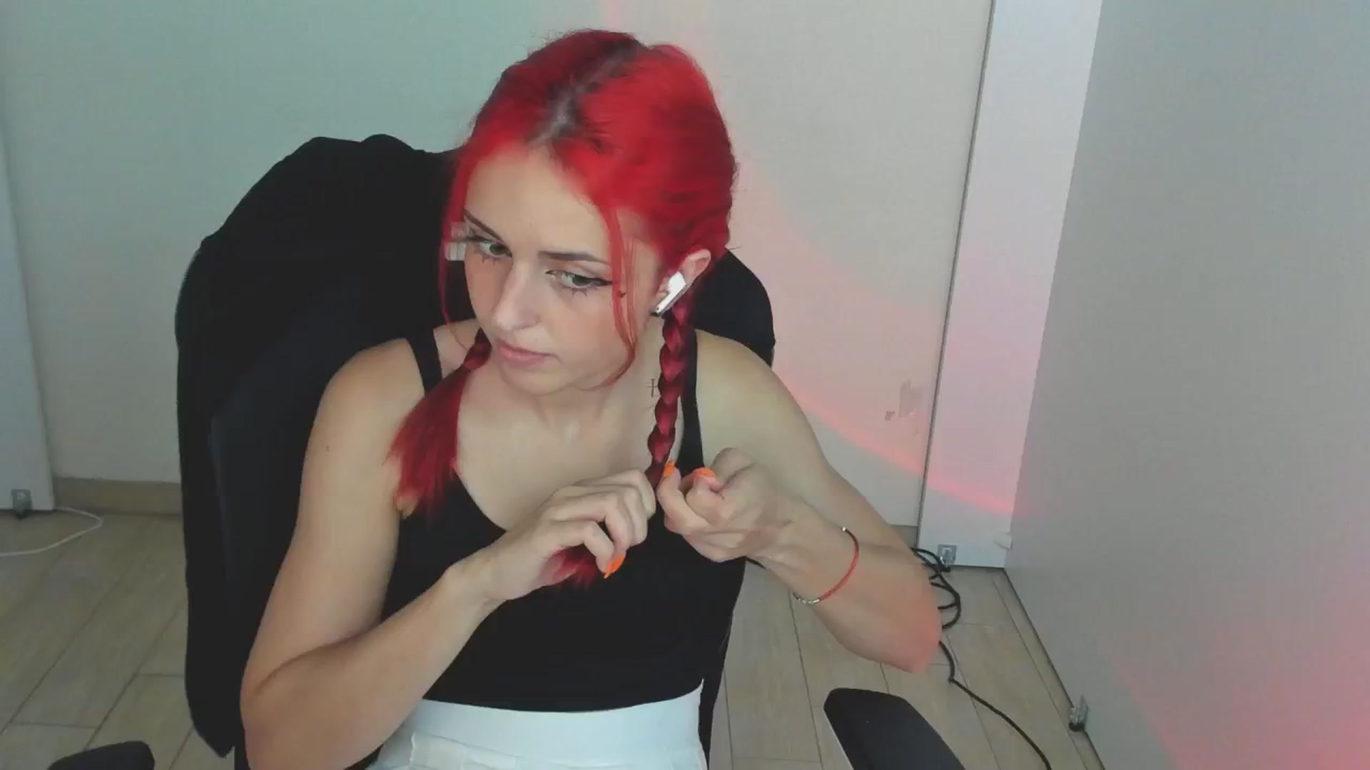 Gallery image thumbnail from Lurenn's myfreecams stream on, 07/24/2024, 22:21 image 13 of 20