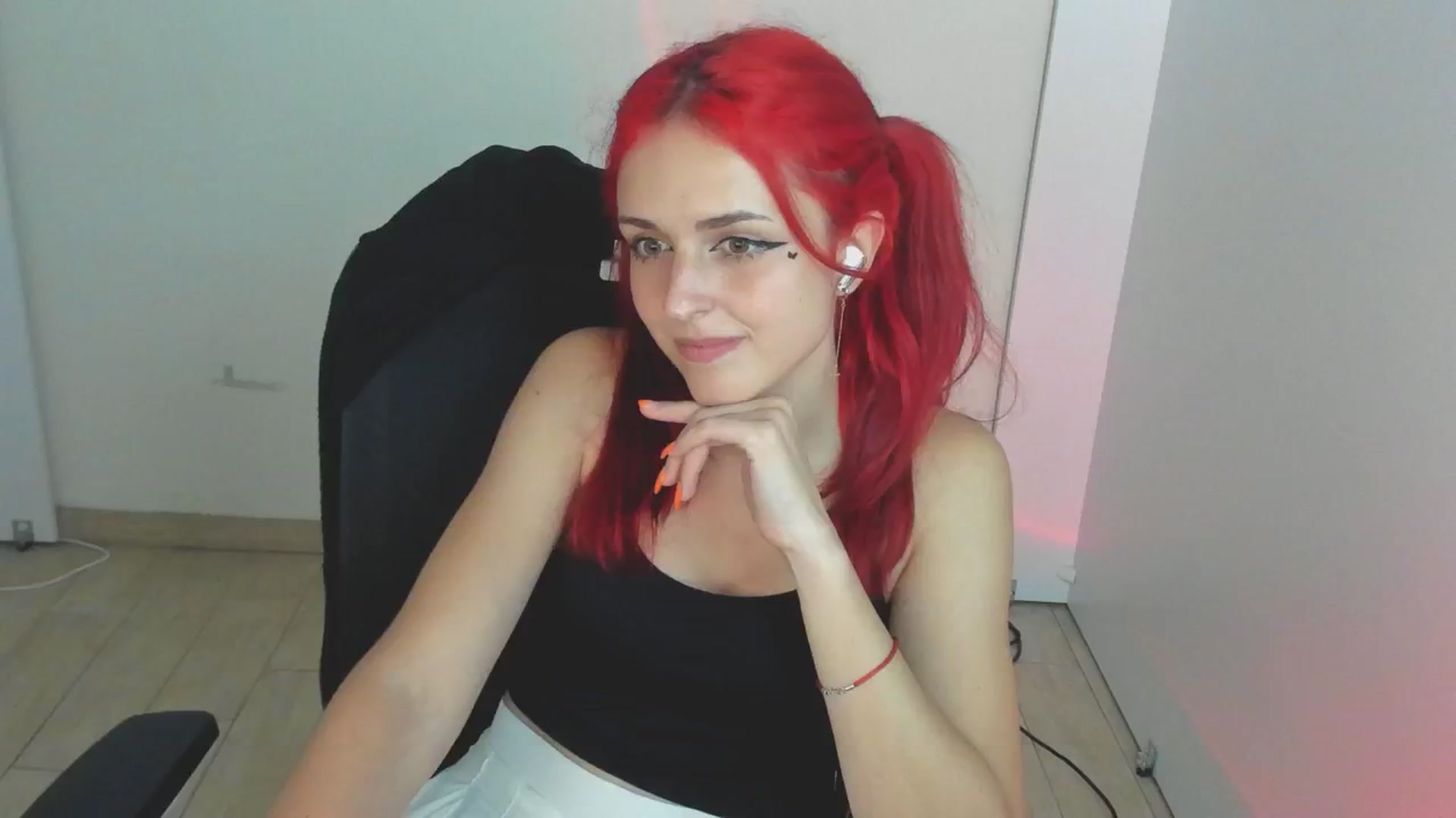 Gallery image thumbnail from Lurenn's myfreecams stream on, 07/24/2024, 22:21 image 8 of 20