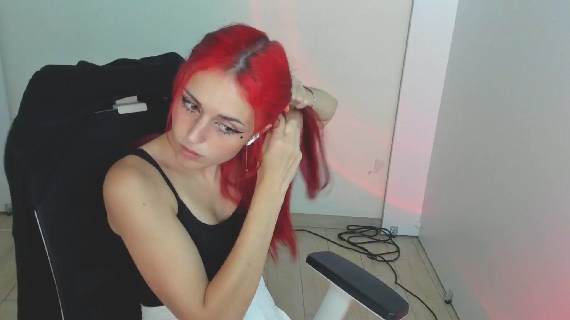 Gallery image thumbnail from Lurenn's myfreecams stream on, 07/24/2024, 22:21 image 12 of 20