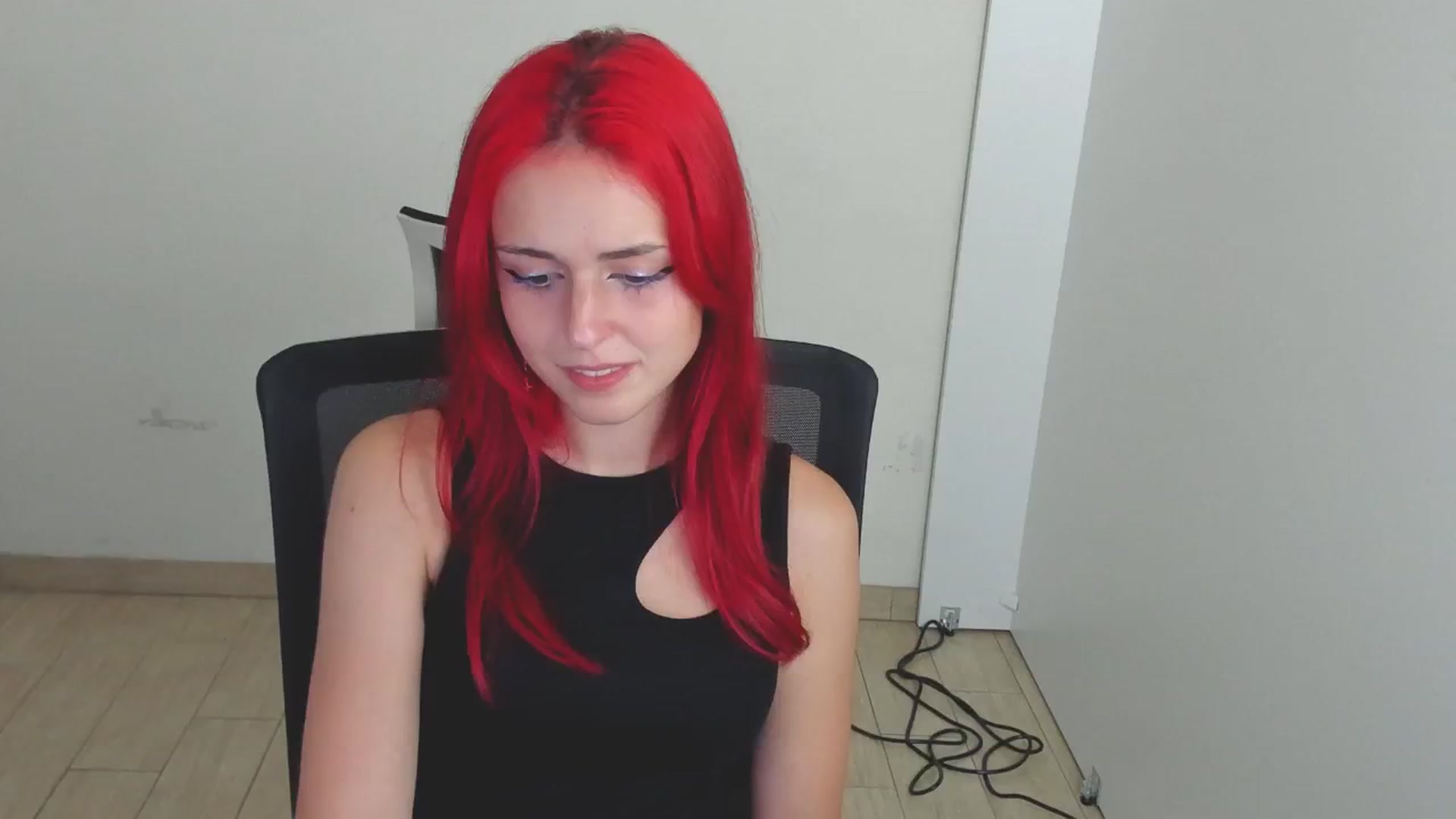 Gallery image thumbnail from Lurenn's myfreecams stream on, 08/03/2024, 10:17 image 5 of 20
