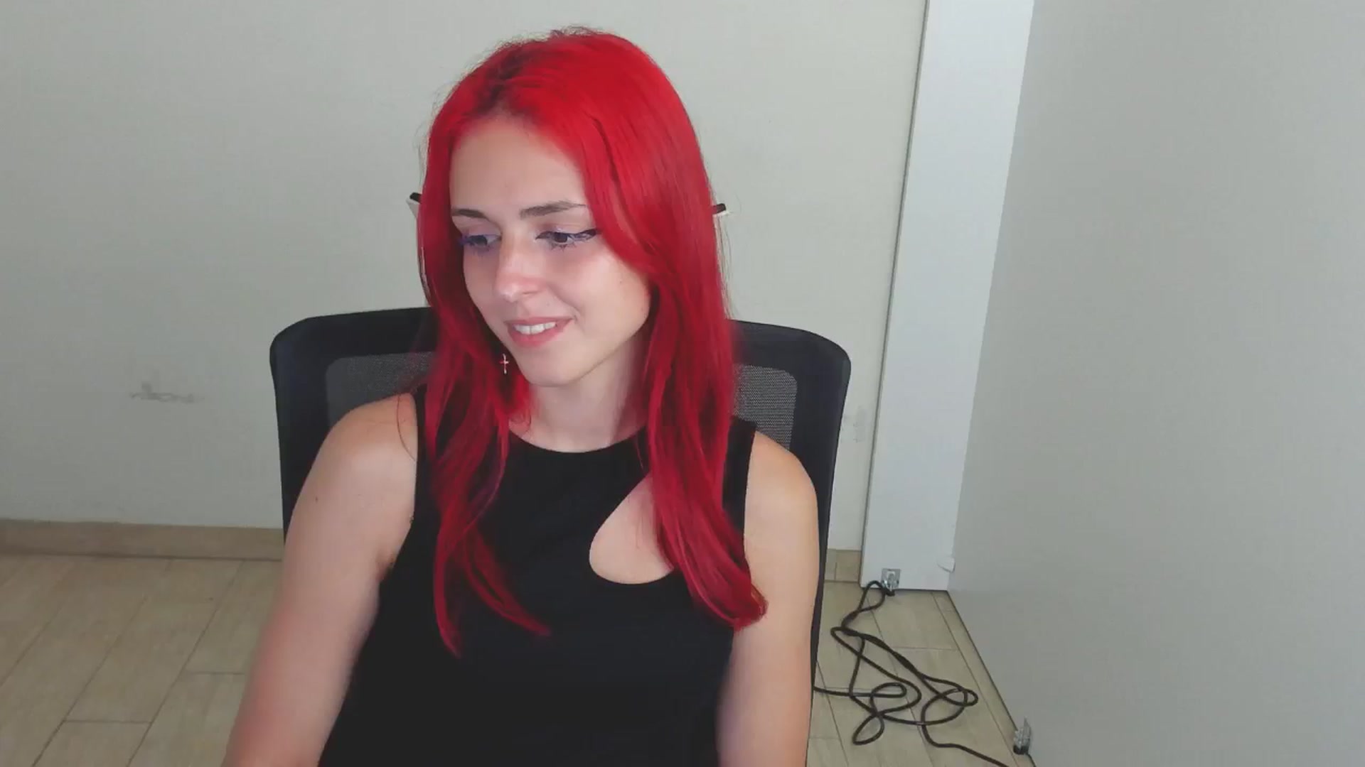 Gallery image thumbnail from Lurenn's myfreecams stream on, 08/03/2024, 10:17 image 3 of 20
