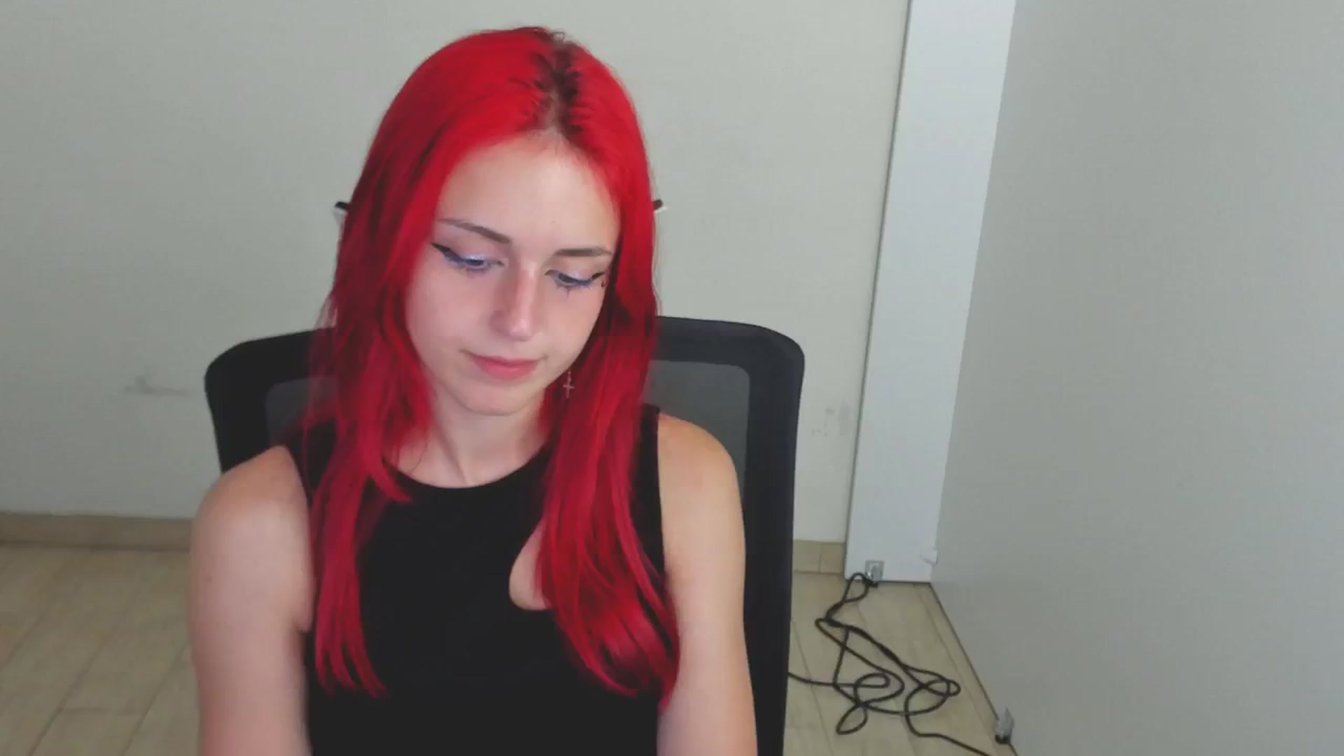 Gallery image thumbnail from Lurenn's myfreecams stream on, 08/03/2024, 10:17 image 9 of 20