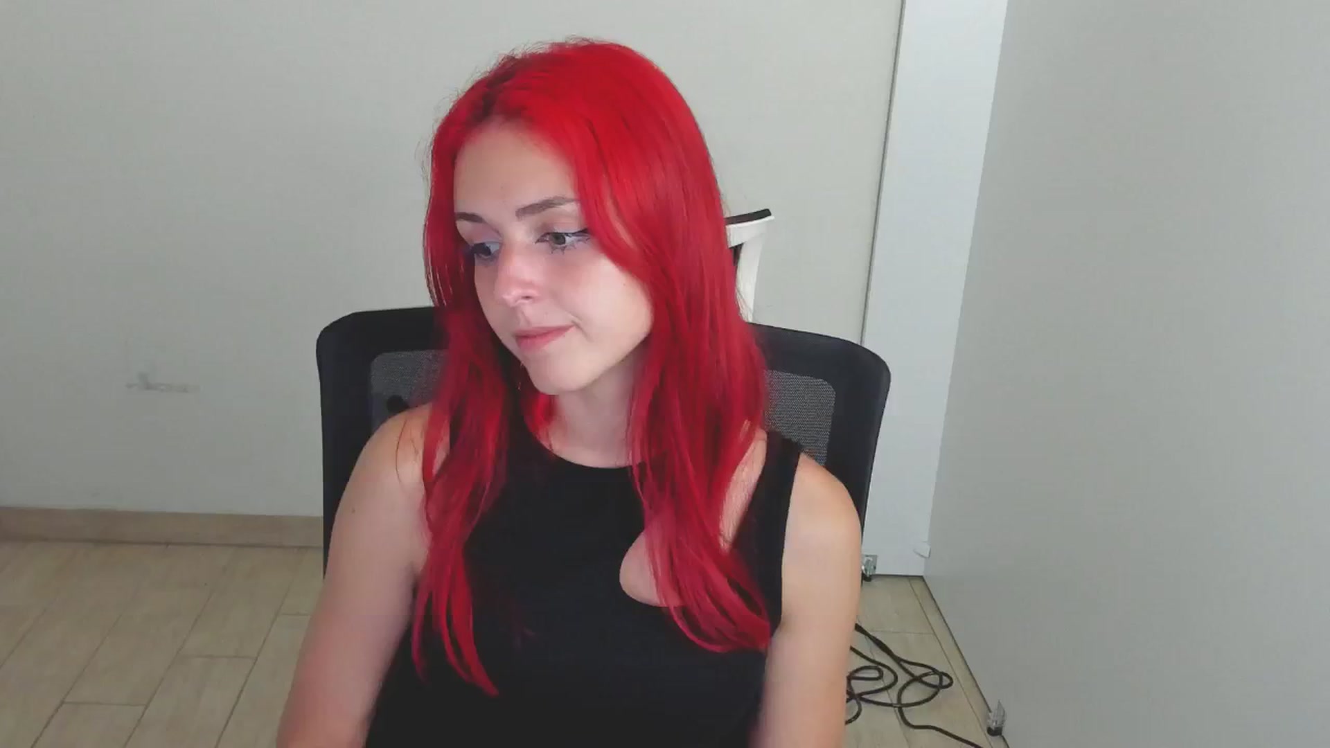 Gallery image thumbnail from Lurenn's myfreecams stream on, 08/03/2024, 10:17 image 8 of 20