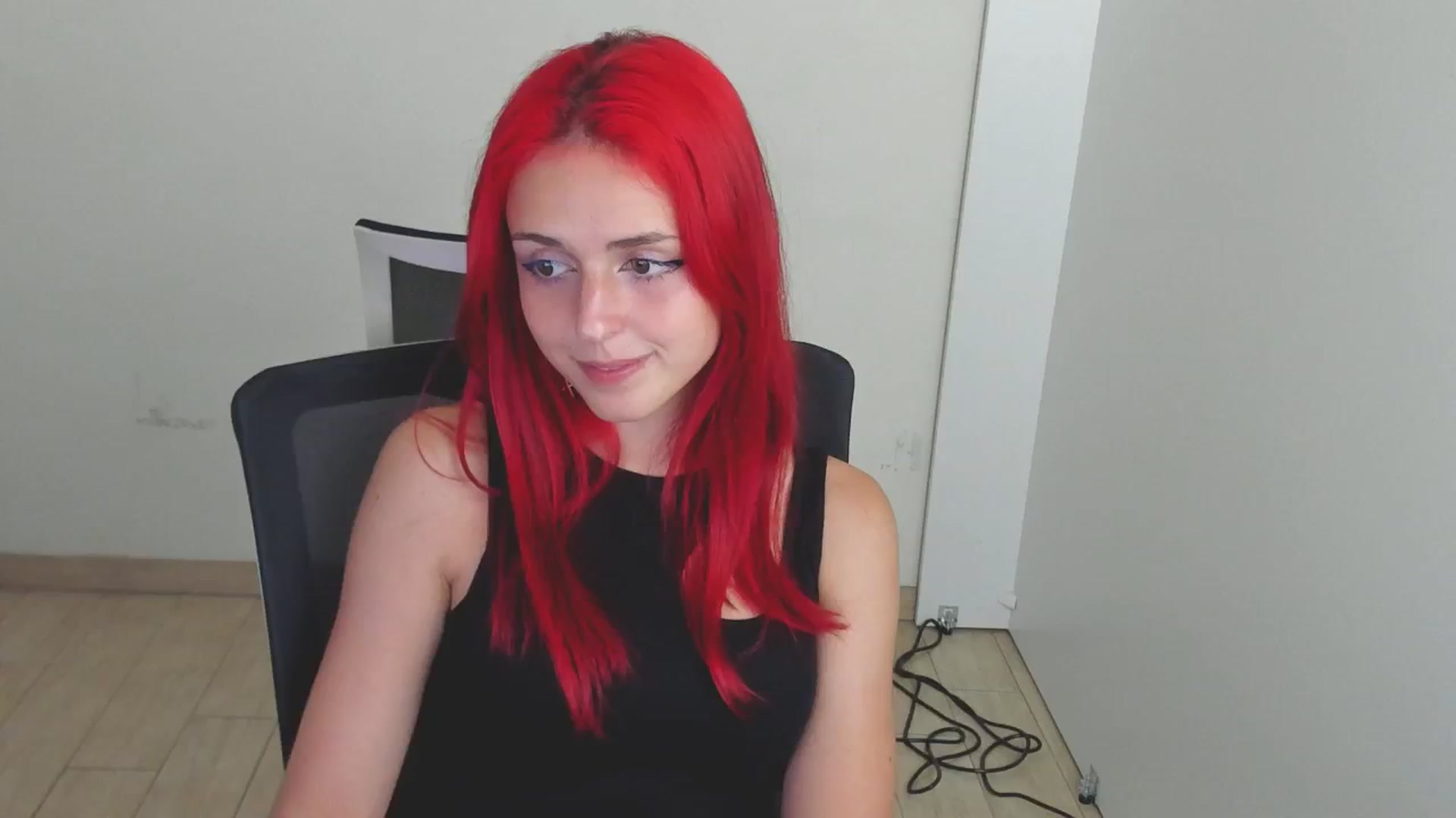Gallery image thumbnail from Lurenn's myfreecams stream on, 08/03/2024, 10:17 image 19 of 20