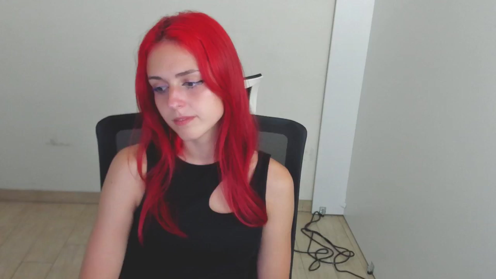 Gallery image thumbnail from Lurenn's myfreecams stream on, 08/03/2024, 10:17 image 7 of 20