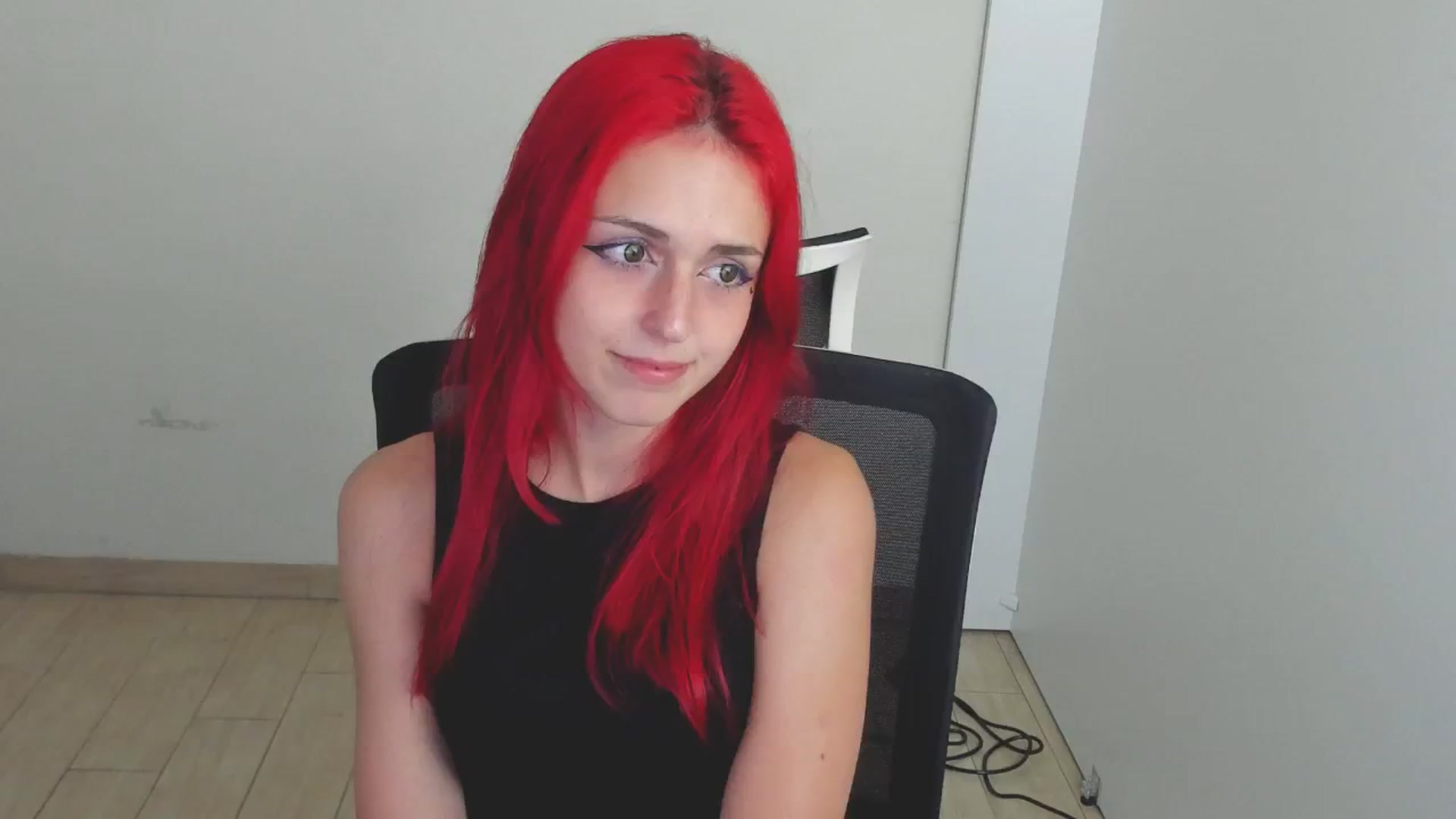 Gallery image thumbnail from Lurenn's myfreecams stream on, 08/03/2024, 10:17 image 15 of 20