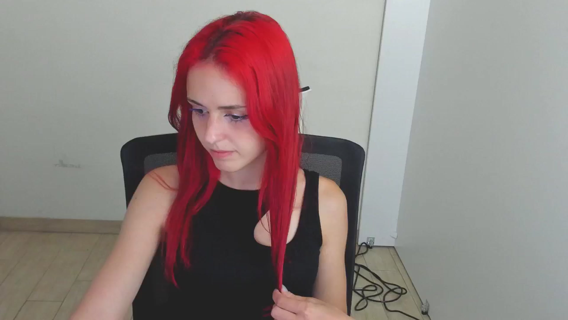 Gallery image thumbnail from Lurenn's myfreecams stream on, 08/03/2024, 10:17 image 16 of 20