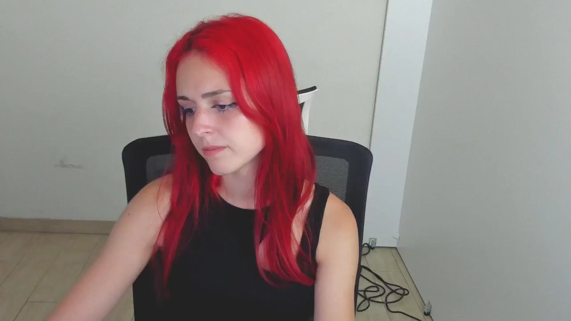 Gallery image thumbnail from Lurenn's myfreecams stream on, 08/03/2024, 10:17 image 14 of 20
