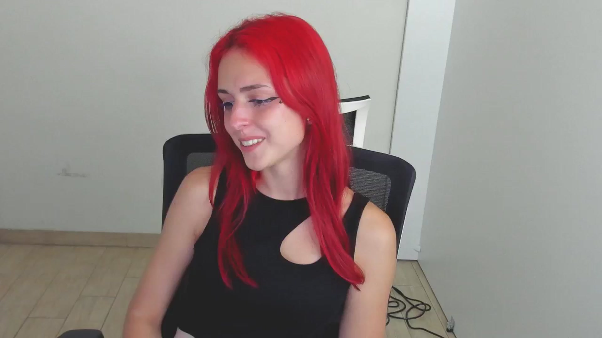 Gallery image thumbnail from Lurenn's myfreecams stream on, 08/03/2024, 10:17 image 1 of 20