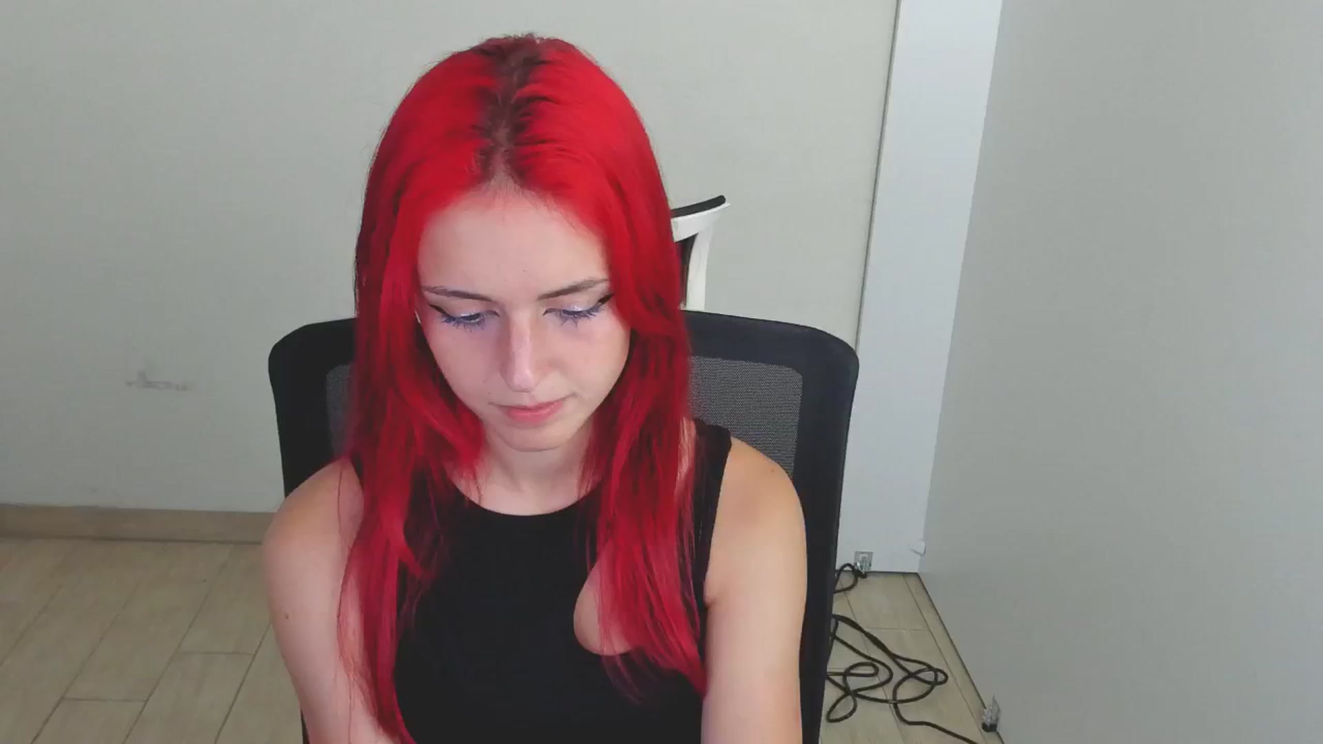 Gallery image thumbnail from Lurenn's myfreecams stream on, 08/03/2024, 10:17 image 12 of 20