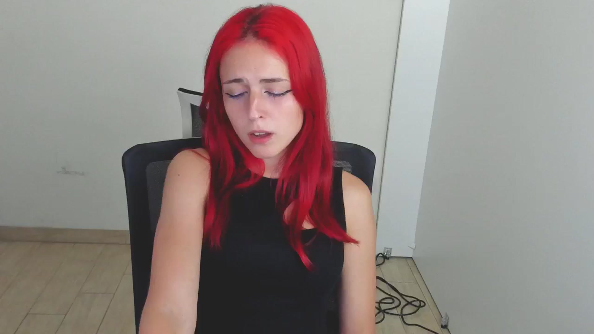 Gallery image thumbnail from Lurenn's myfreecams stream on, 08/03/2024, 10:17 image 18 of 20