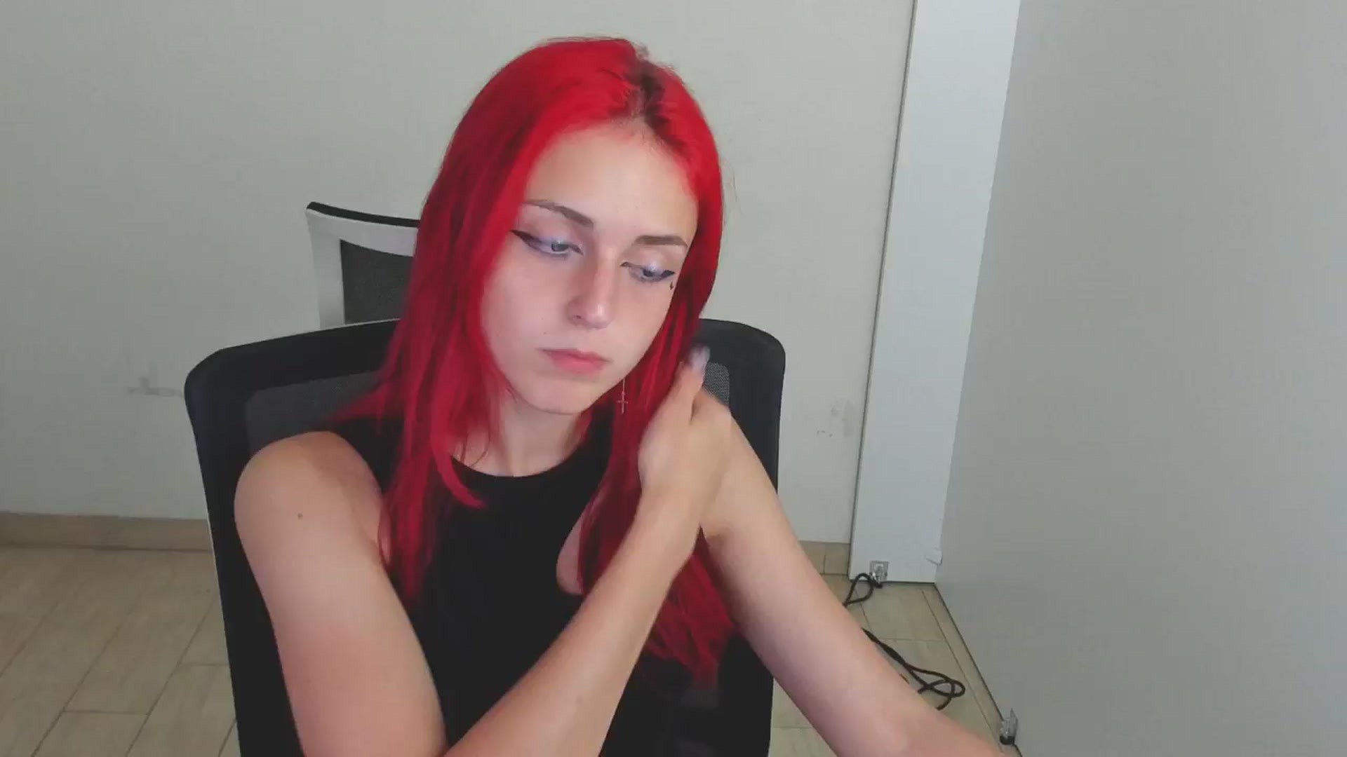 Gallery image thumbnail from Lurenn's myfreecams stream on, 08/03/2024, 10:17 image 10 of 20