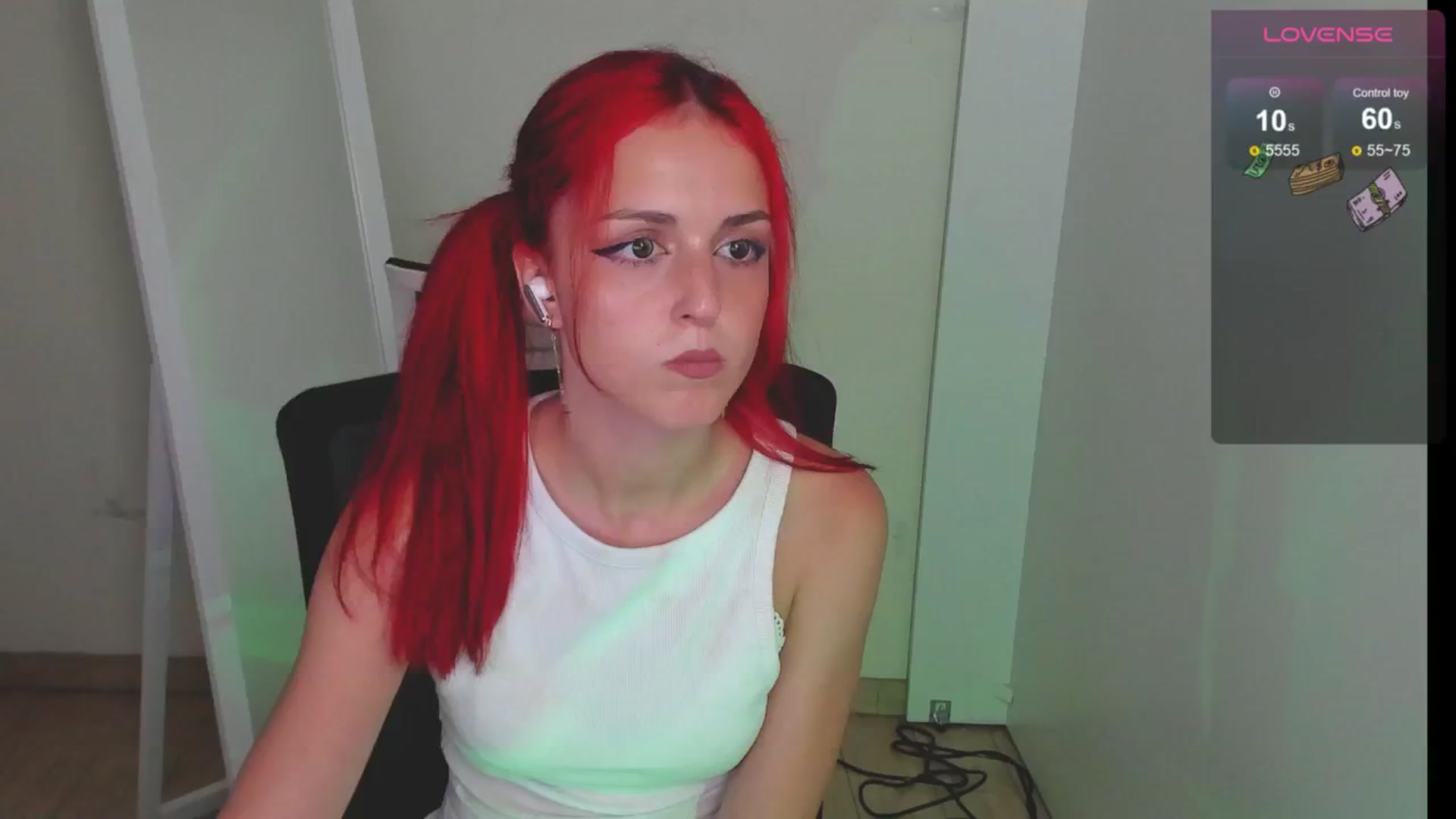 Gallery image thumbnail from Lurenn's myfreecams stream on, 08/08/2024, 21:27 image 17 of 20