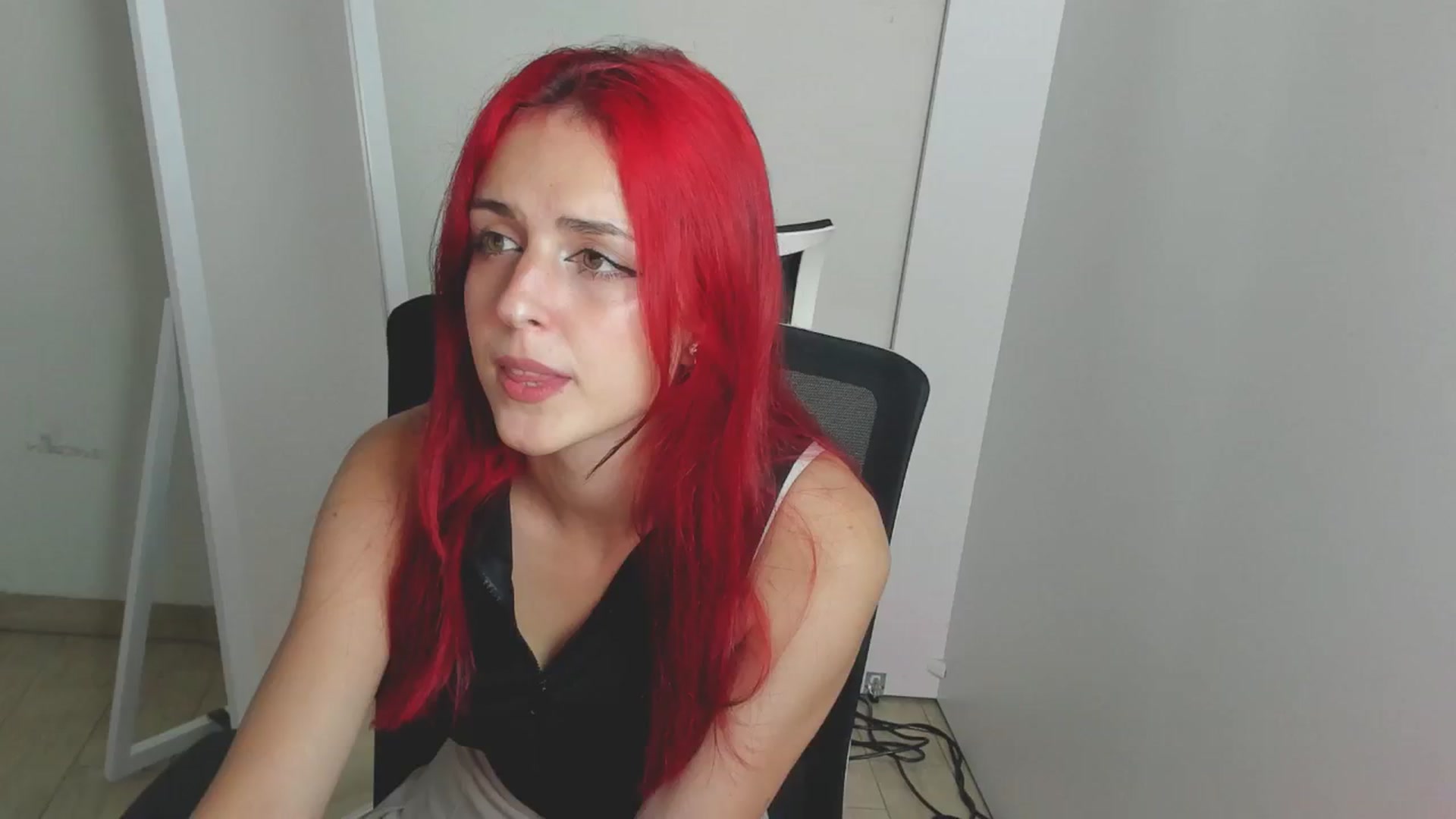 Gallery image thumbnail from Lurenn's myfreecams stream on, 08/11/2024, 10:31 image 5 of 20