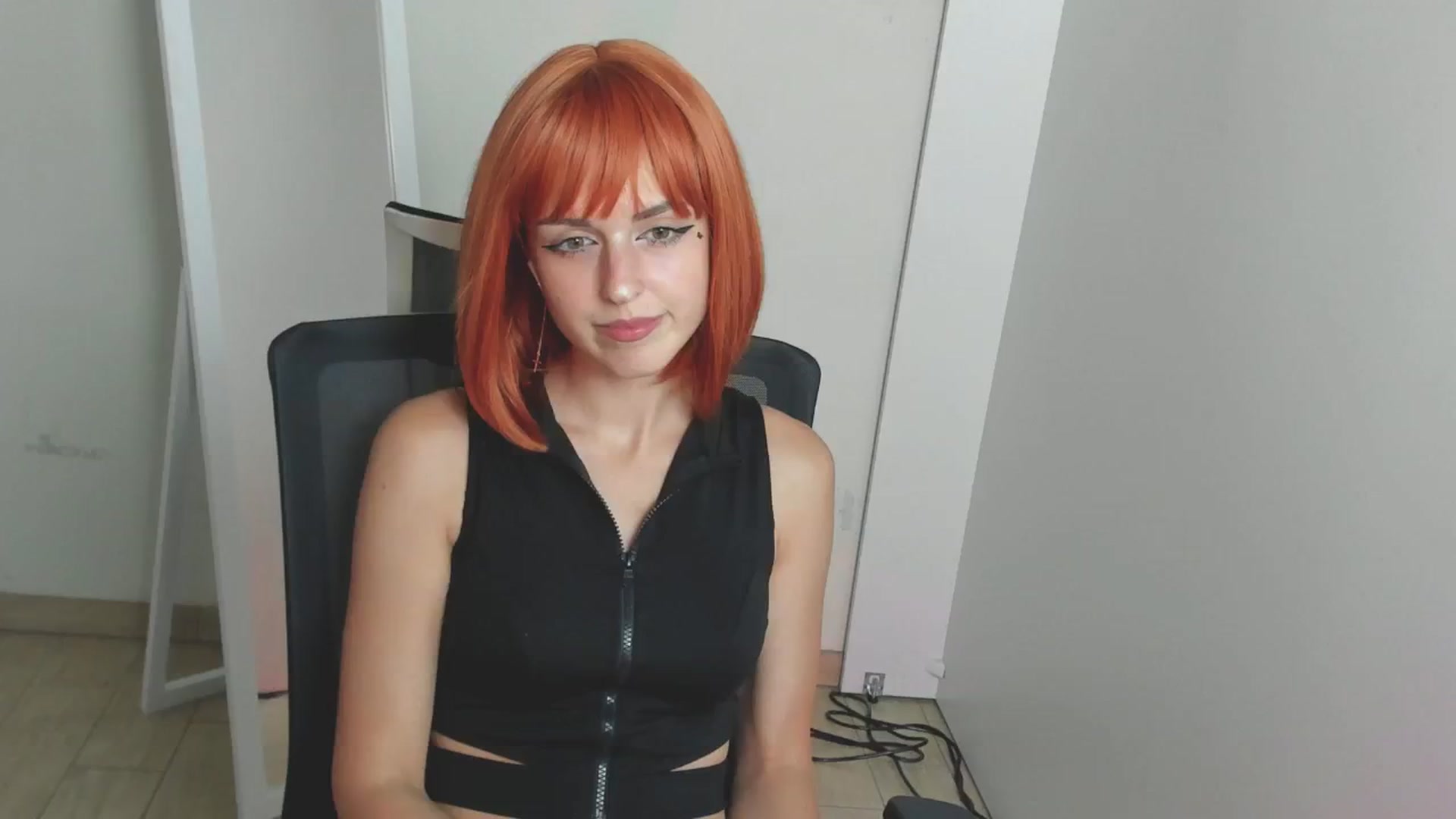 Gallery image thumbnail from Lurenn's myfreecams stream on, 08/11/2024, 10:31 image 17 of 20