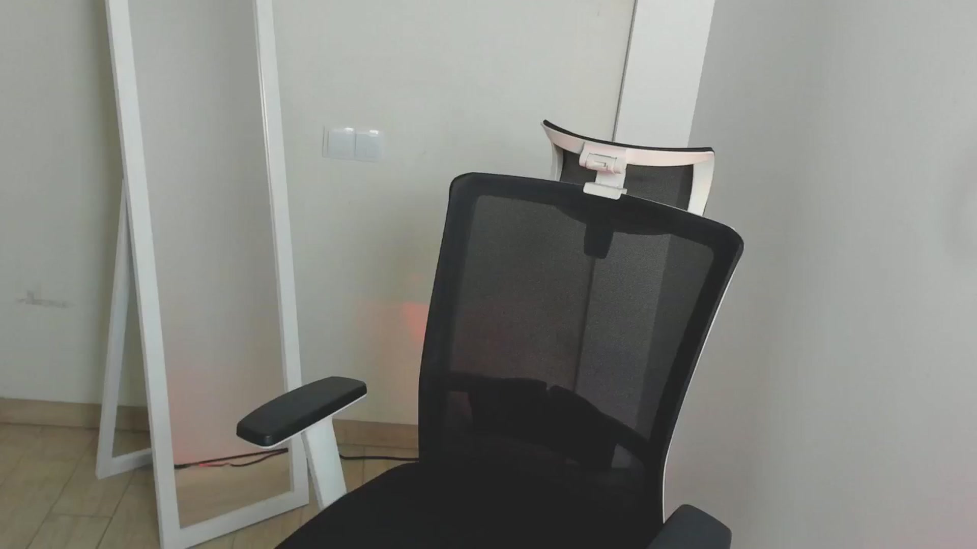 Gallery image thumbnail from Lurenn's myfreecams stream on, 08/11/2024, 10:31 image 16 of 20
