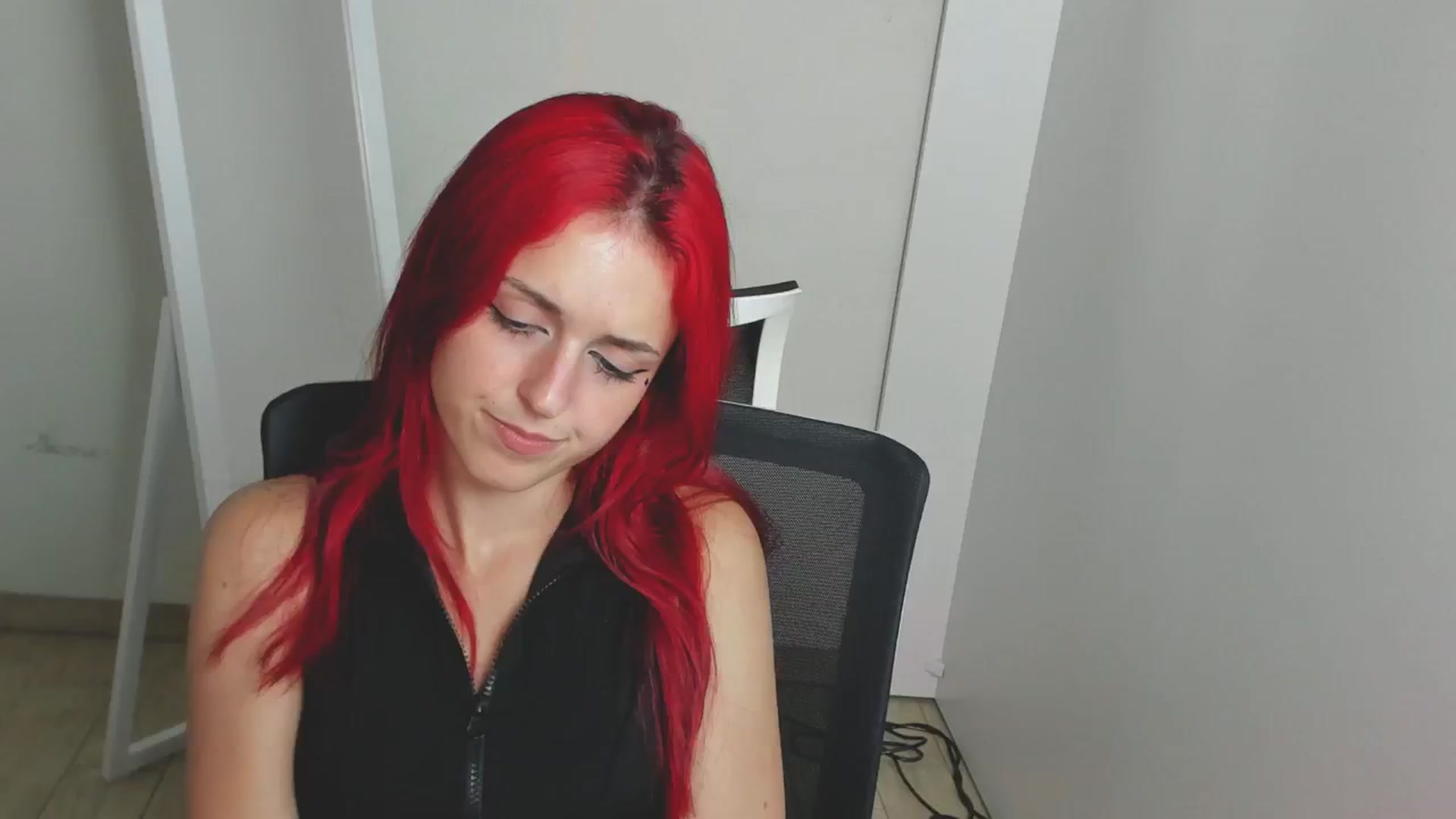 Gallery image thumbnail from Lurenn's myfreecams stream on, 08/11/2024, 10:31 image 3 of 20