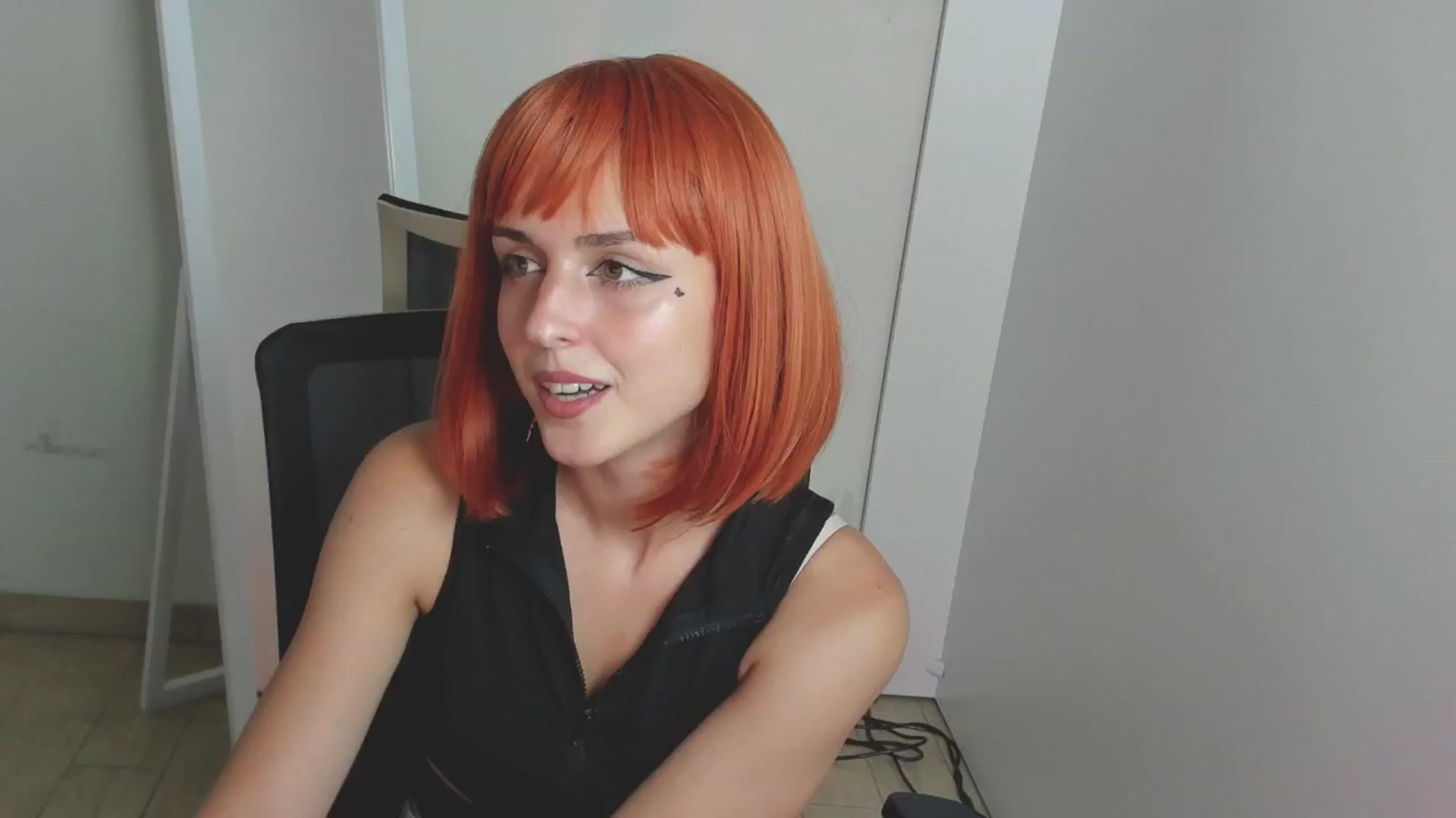 Gallery image thumbnail from Lurenn's myfreecams stream on, 08/11/2024, 10:31 image 18 of 20