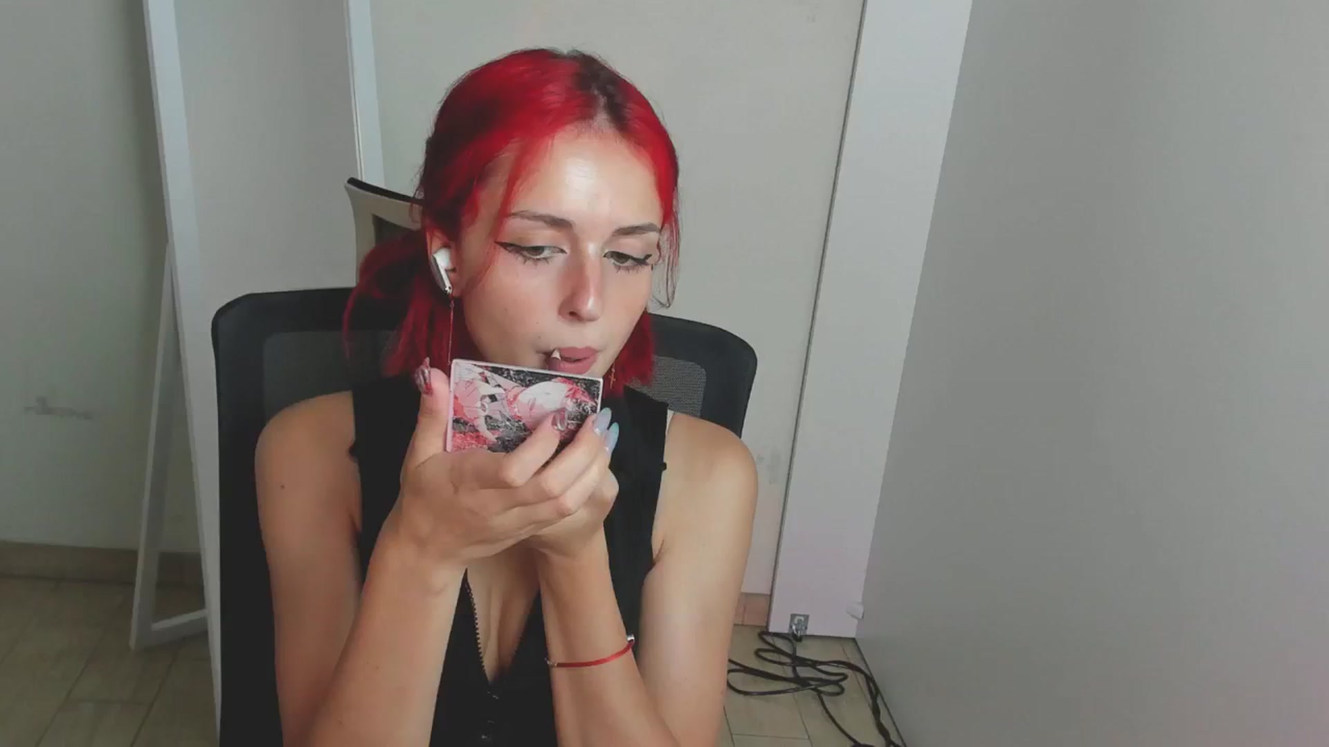 Gallery image thumbnail from Lurenn's myfreecams stream on, 08/11/2024, 10:31 image 14 of 20