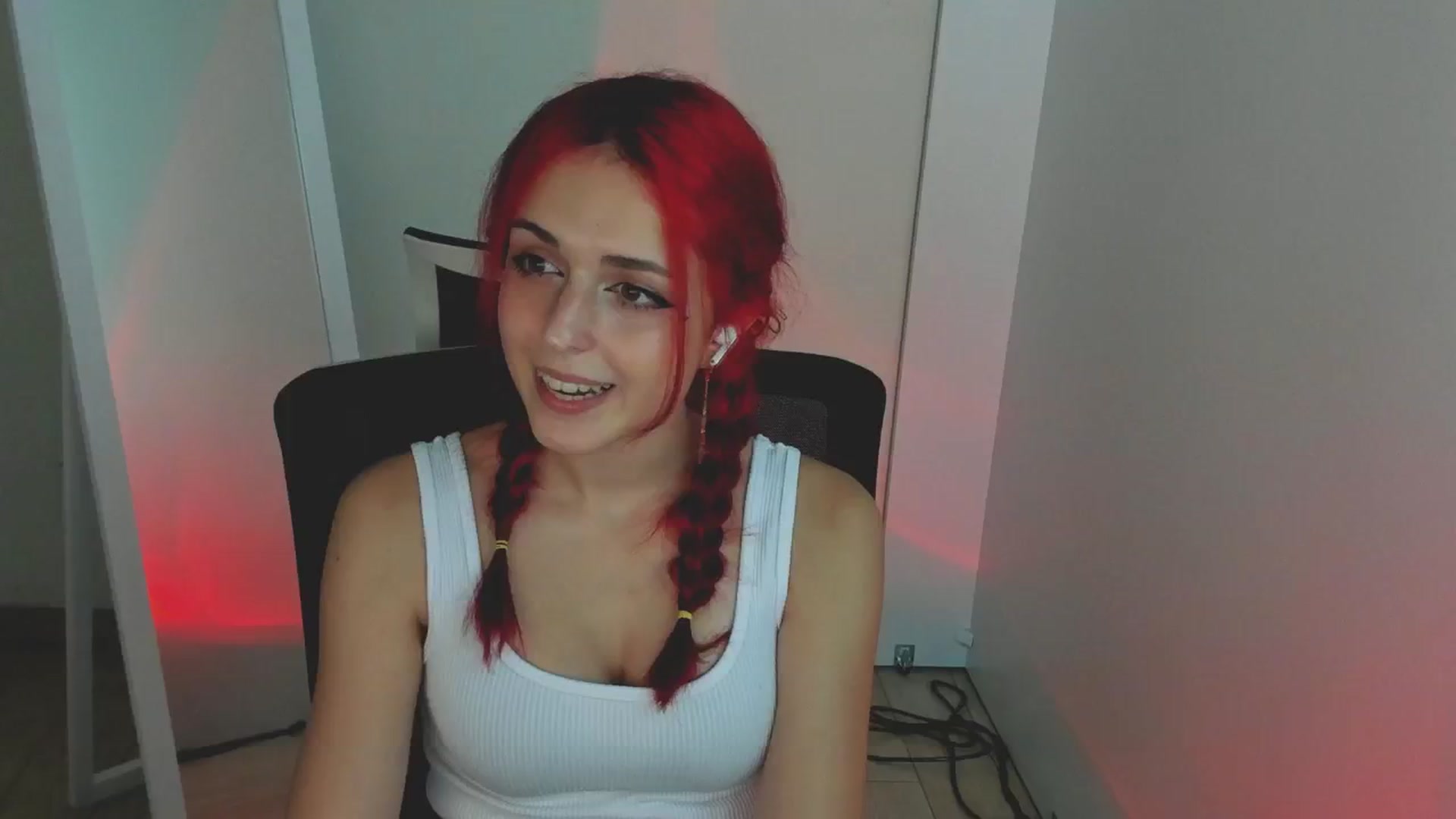 Gallery image thumbnail from Lurenn's myfreecams stream on, 08/16/2024, 23:16 image 10 of 20