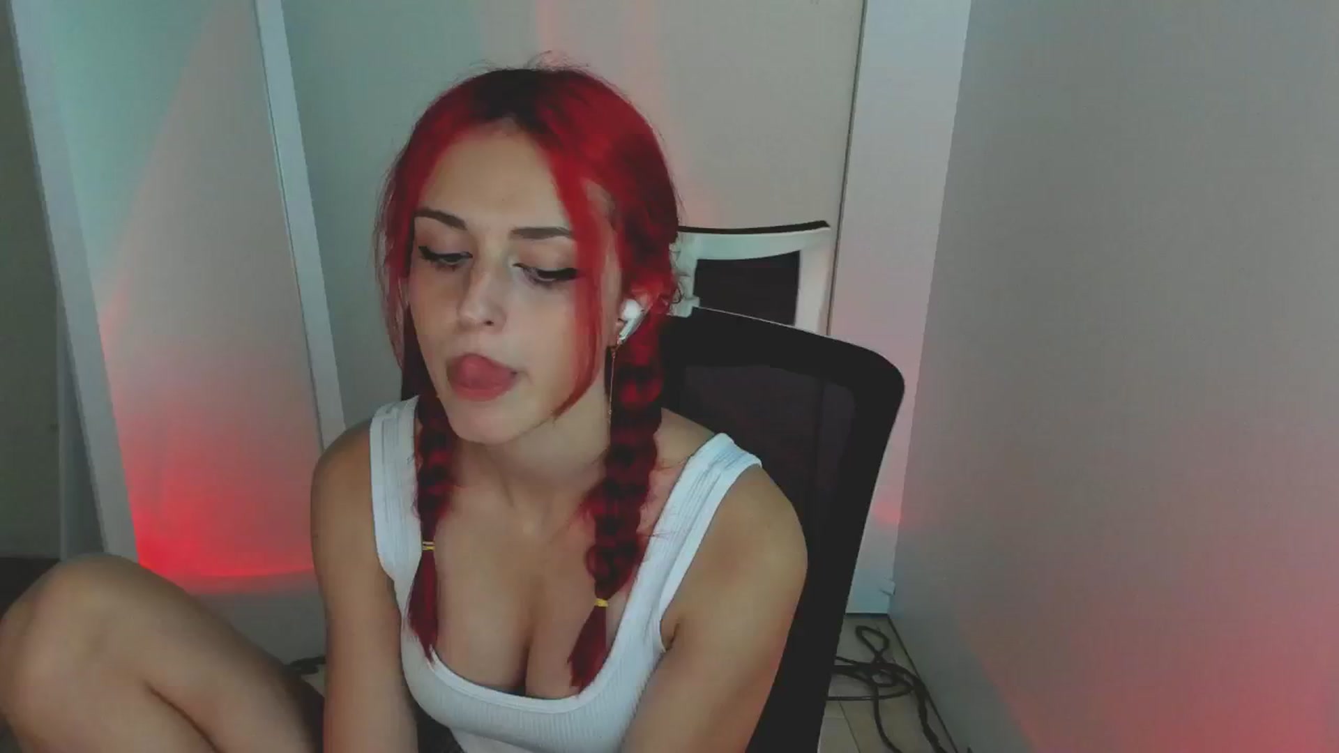 Gallery image thumbnail from Lurenn's myfreecams stream on, 08/16/2024, 23:16 image 5 of 20