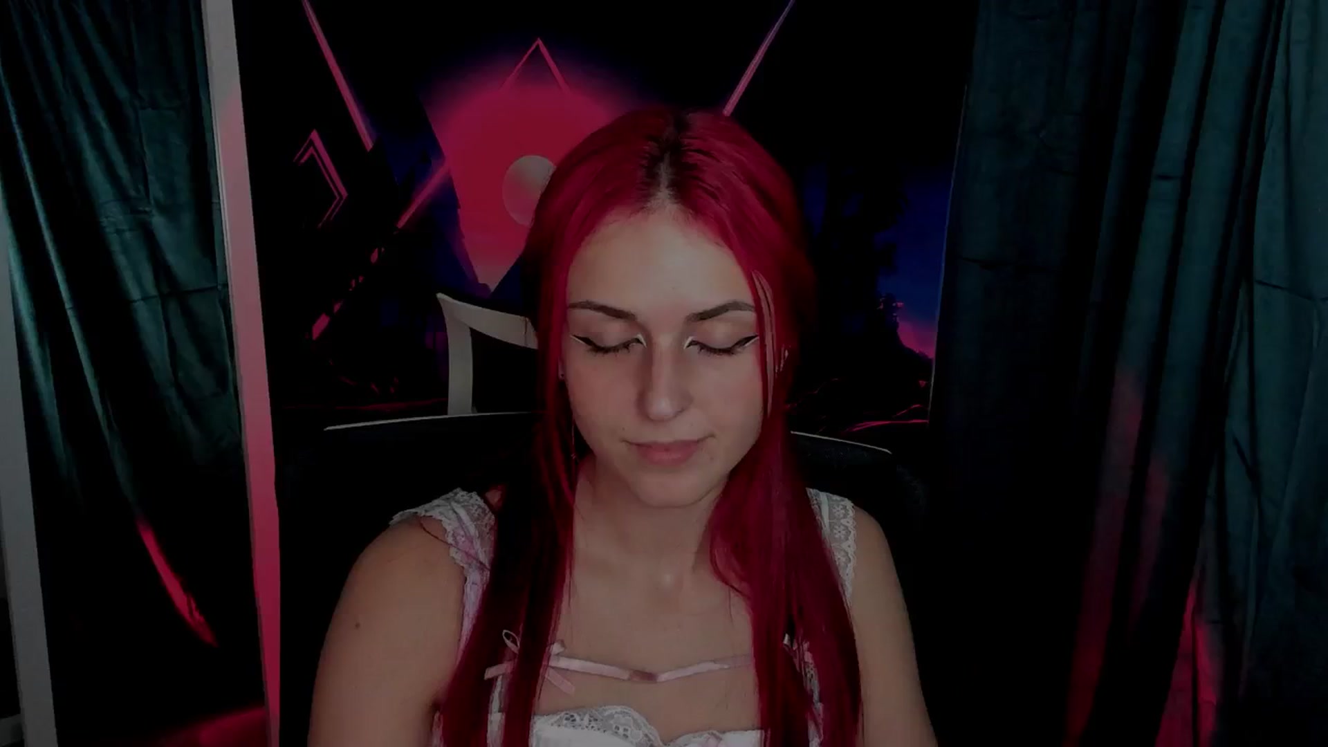 Gallery image thumbnail from Lurenn's myfreecams stream on, 10/07/2024, 23:50 image 19 of 20