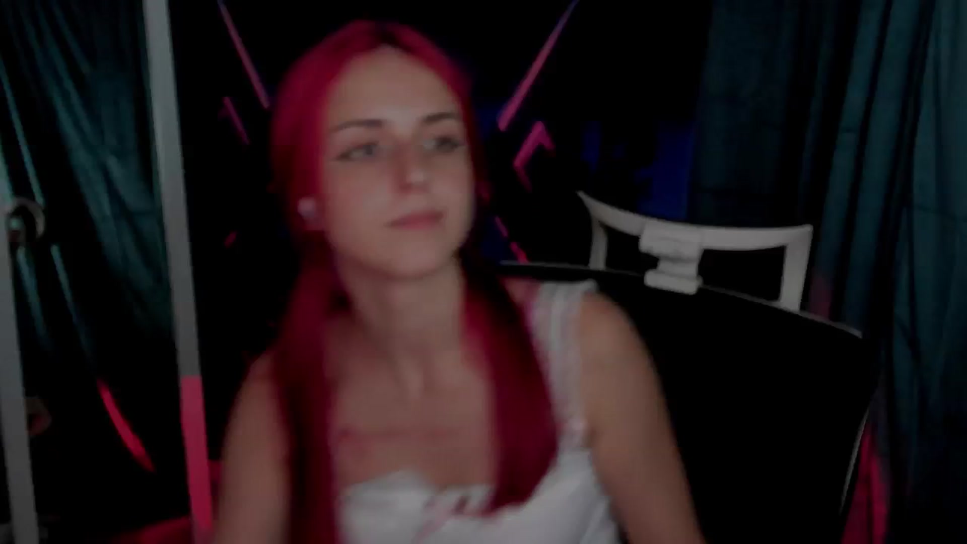 Gallery image thumbnail from Lurenn's myfreecams stream on, 10/07/2024, 23:50 image 17 of 20