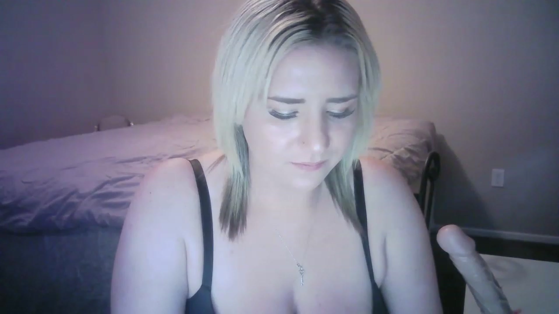 Gallery image thumbnail from LusciousLindz's myfreecams stream on, 04/28/2023, 01:25 image 13 of 20