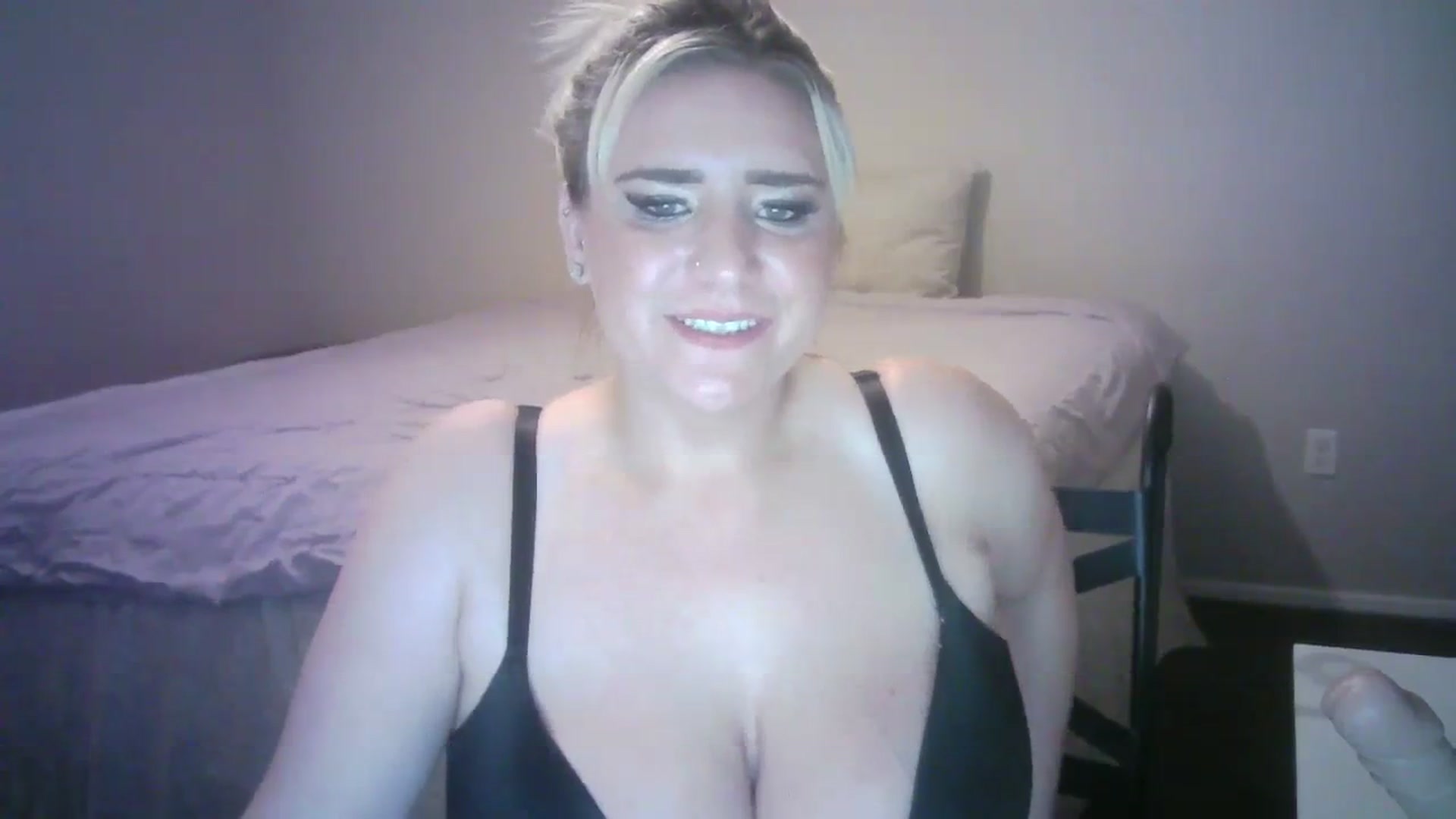 Gallery image thumbnail from LusciousLindz's myfreecams stream on, 12/14/2023, 04:28 image 13 of 20