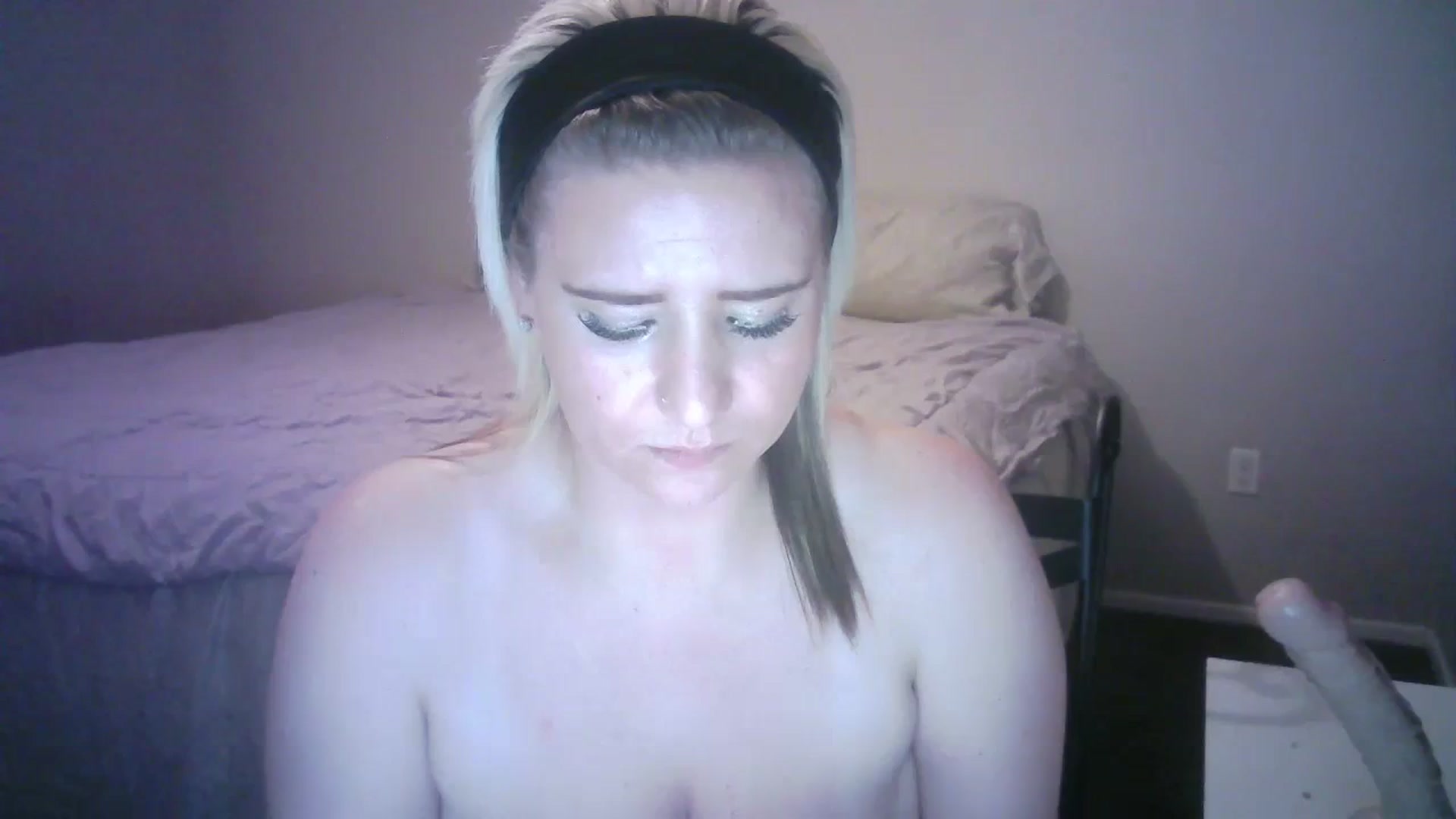 Gallery image thumbnail from LusciousLindz's myfreecams stream on, 01/01/2024, 03:26 image 13 of 20